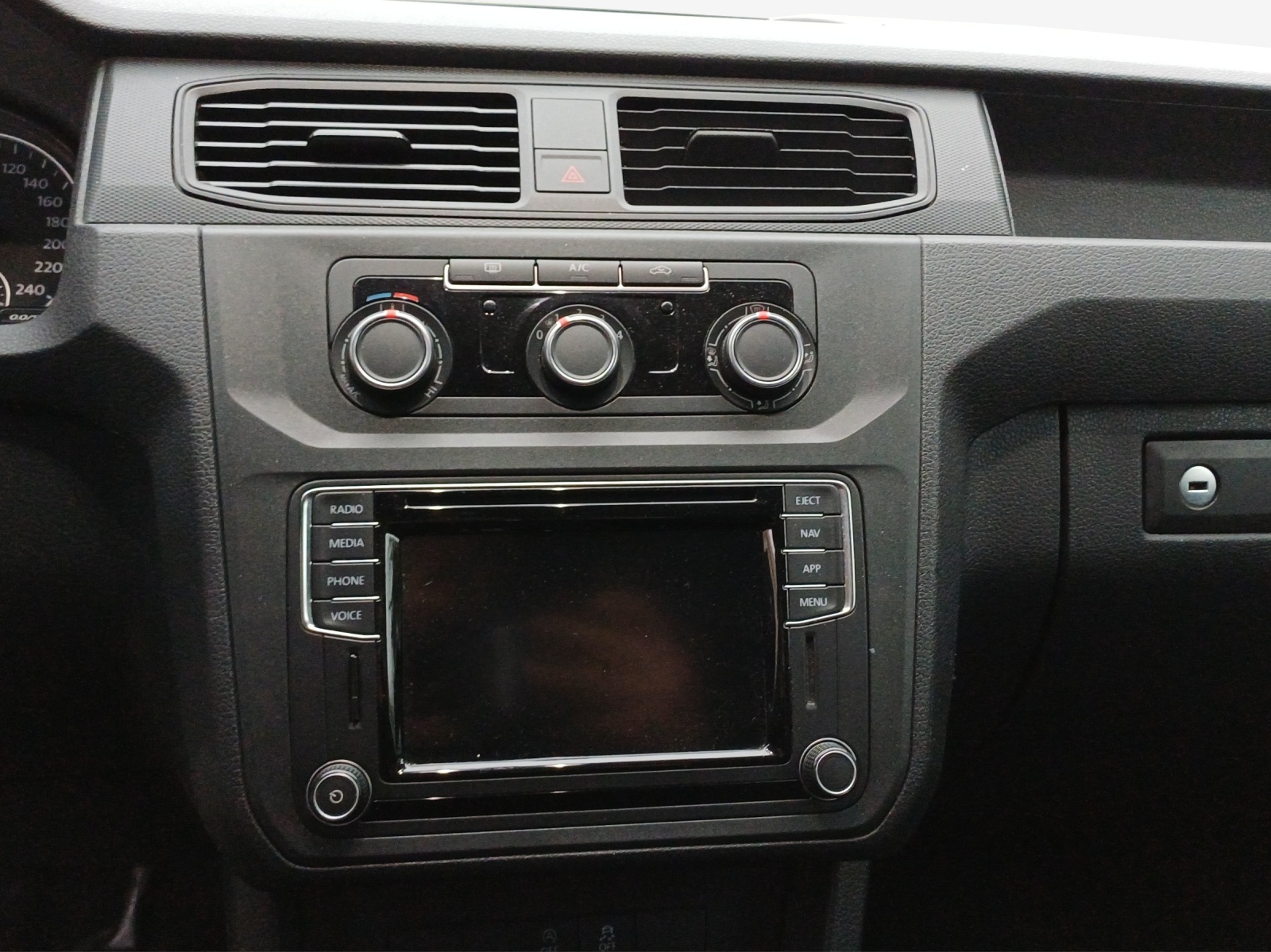VW Caddy 2.0TDI BlueMotion Technology-image-10