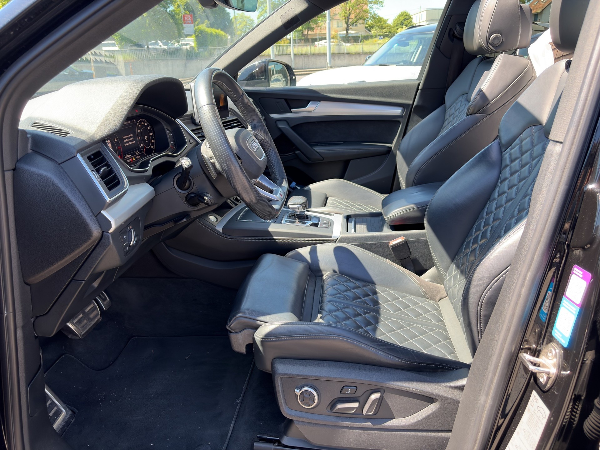 AUDI Q5 2.0 TFSI design quattro S-tronic-image-13