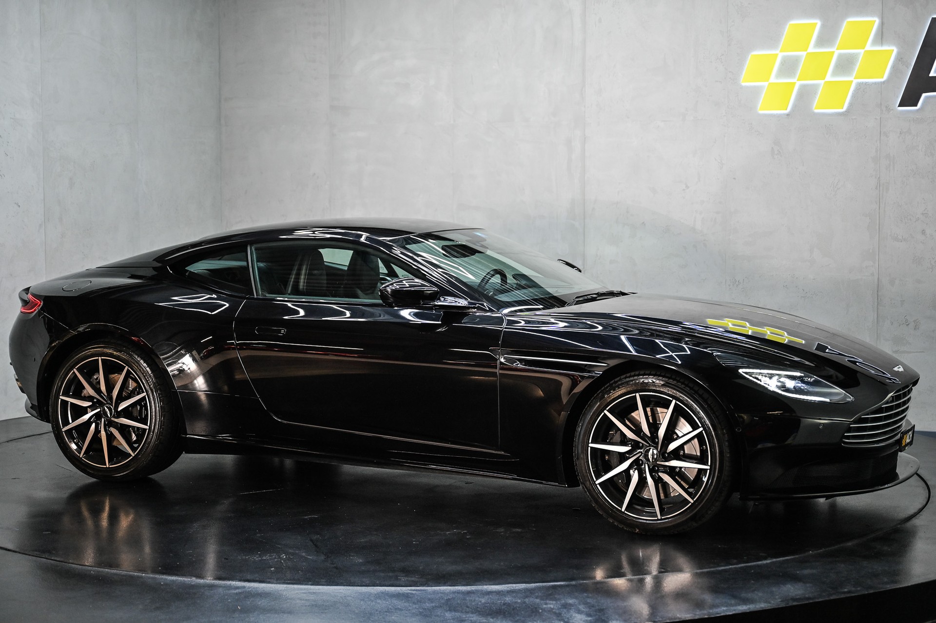 ASTON MARTIN DB11 Coupé 4.0 V8 Bi-Turbo-image-11