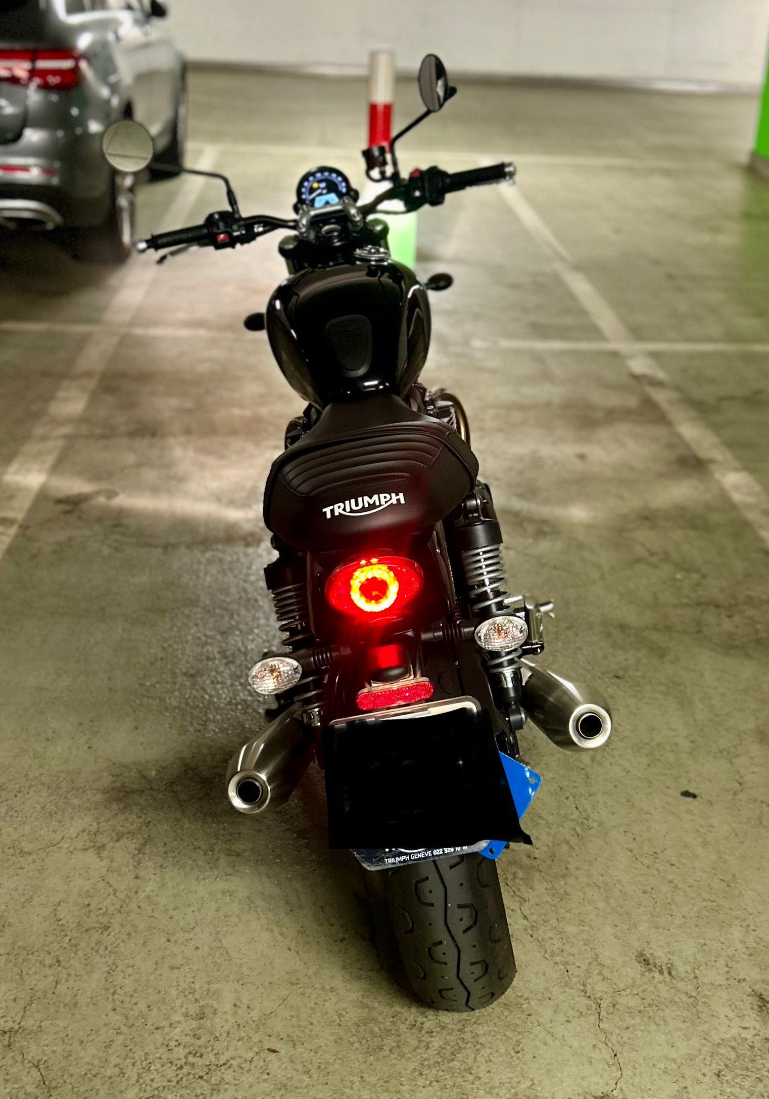 TRIUMPH Street Twin 900 Gold Line (35kW)-image-4