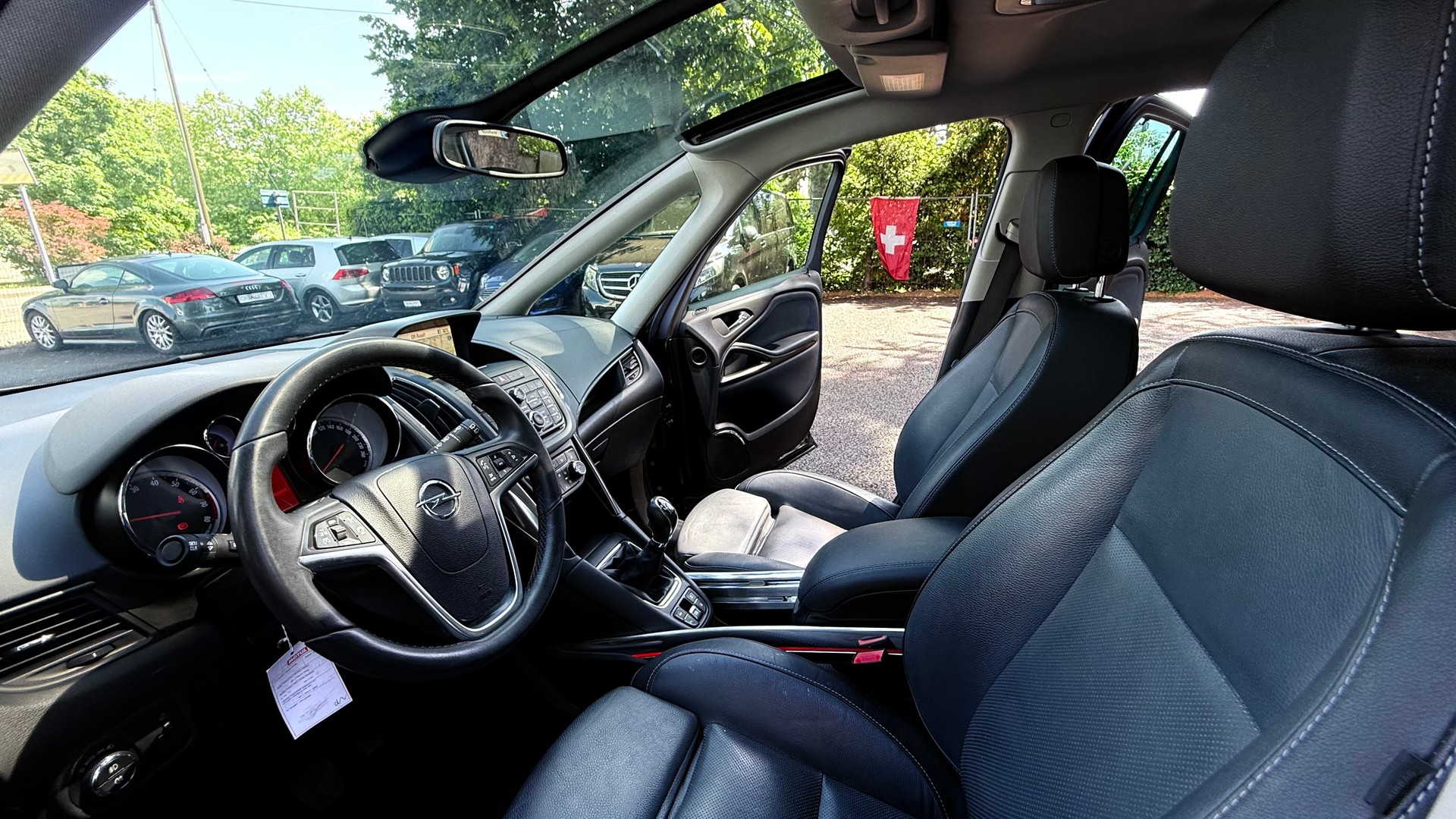 OPEL Zafira Tourer 1.4i 16V Cosmo-image-9
