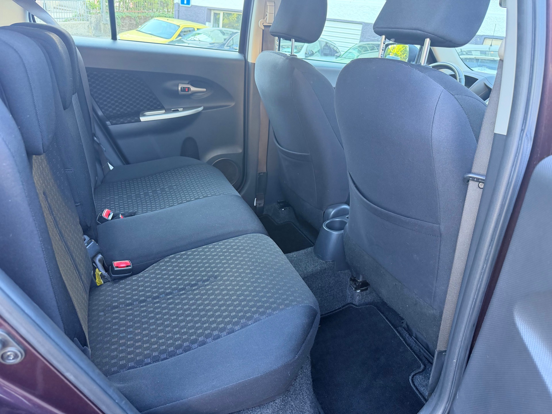 TOYOTA UrbanCruiser 1.4 D-4D Linea Luna 4WD-image-14