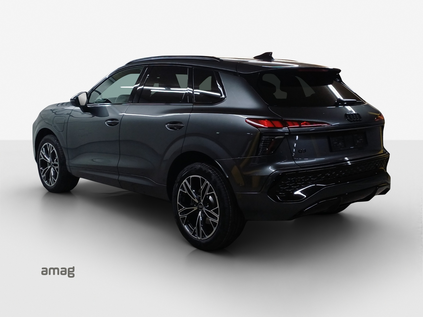 AUDI Q3 SUV e-hybrid 200 kW S tronig-image-2