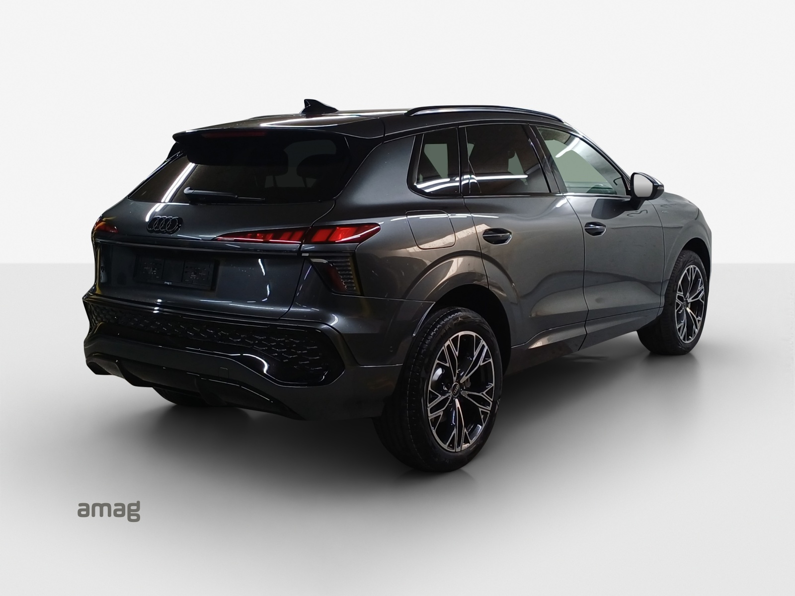AUDI Q3 SUV e-hybrid 200 kW S tronig-image-4