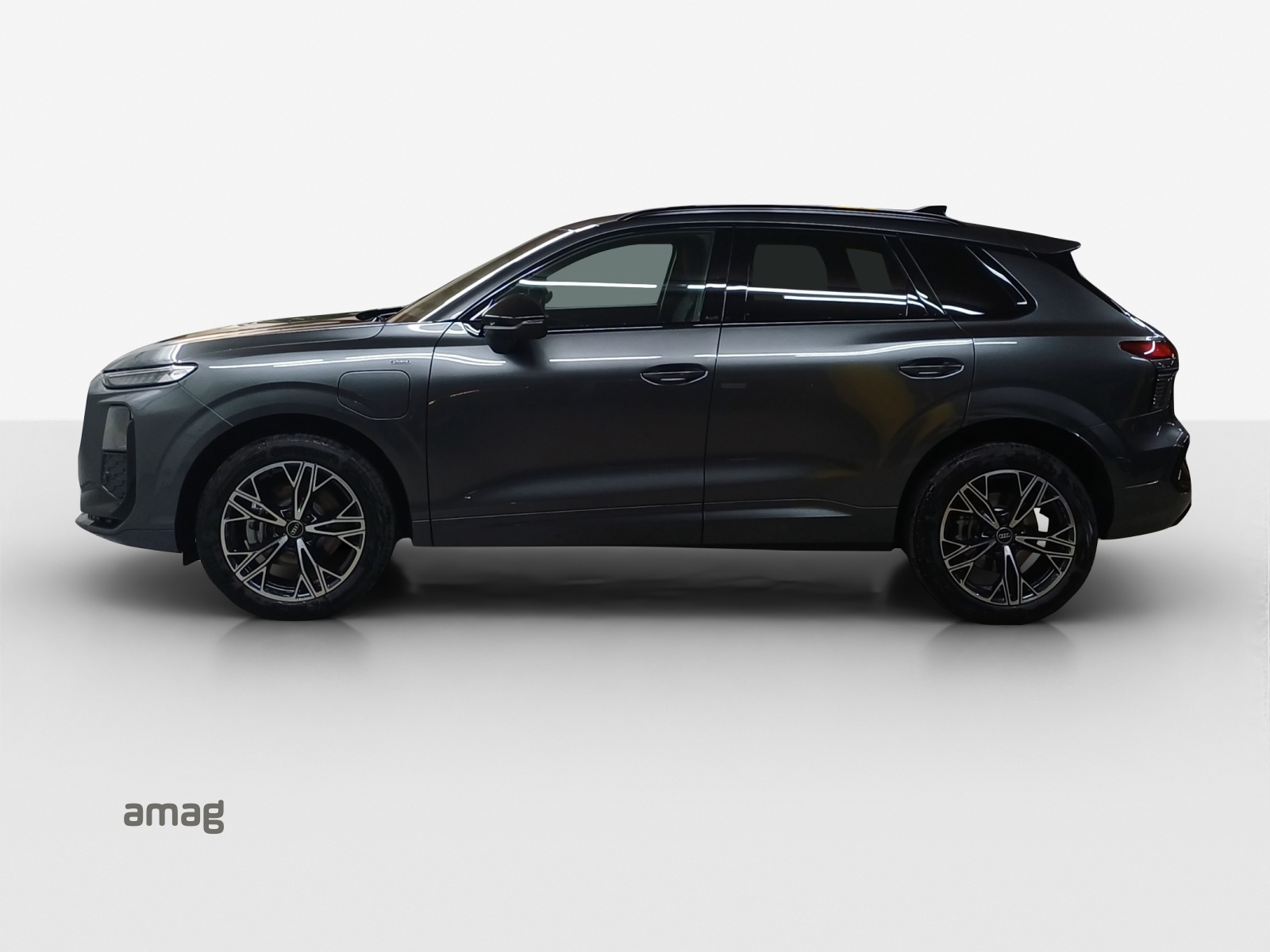 AUDI Q3 SUV e-hybrid 200 kW S tronig-image-1
