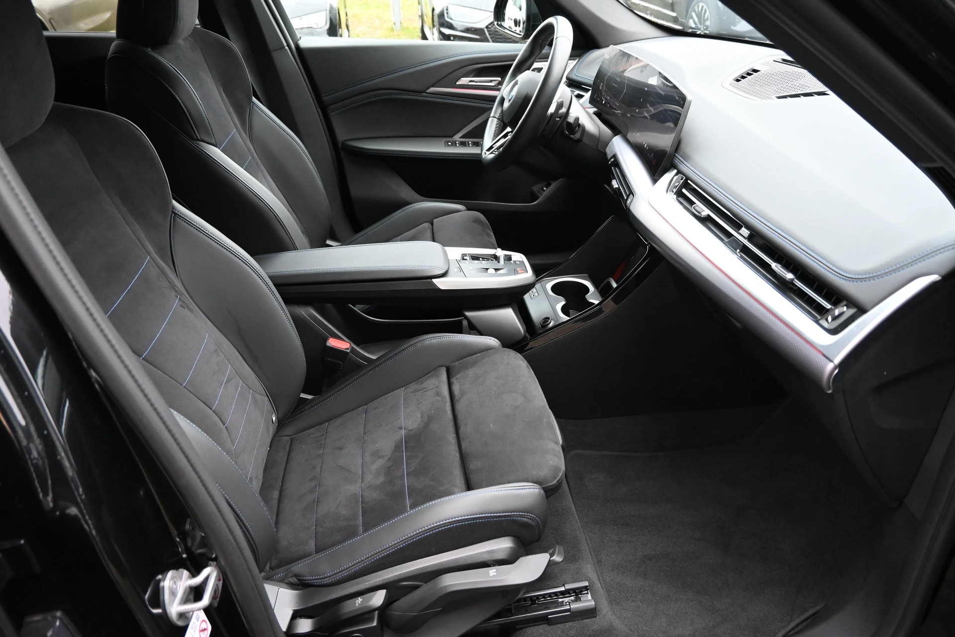 BMW X1 xDrive 23d 48V M Sport 211PS + Elektr. AHK 2000kg-image-12