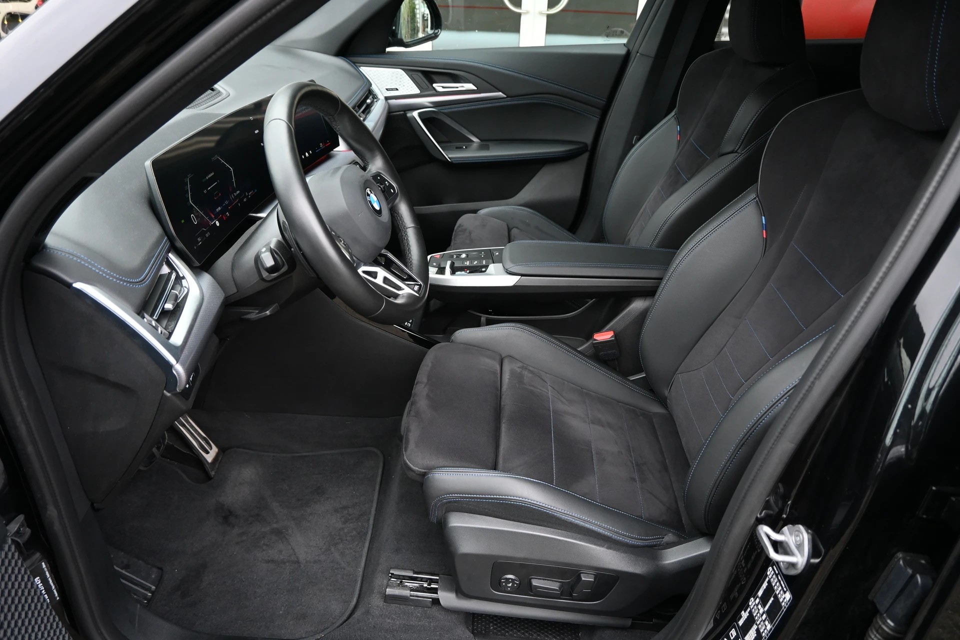 BMW X1 xDrive 23d 48V M Sport 211PS + Elektr. AHK 2000kg-image-10