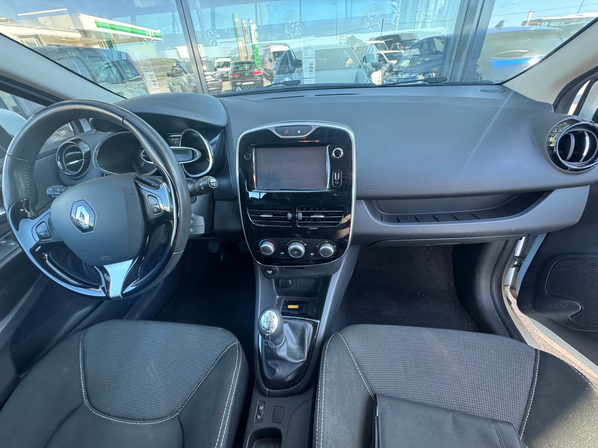 RENAULT Clio 0.9 12V Swiss Edition-image-7