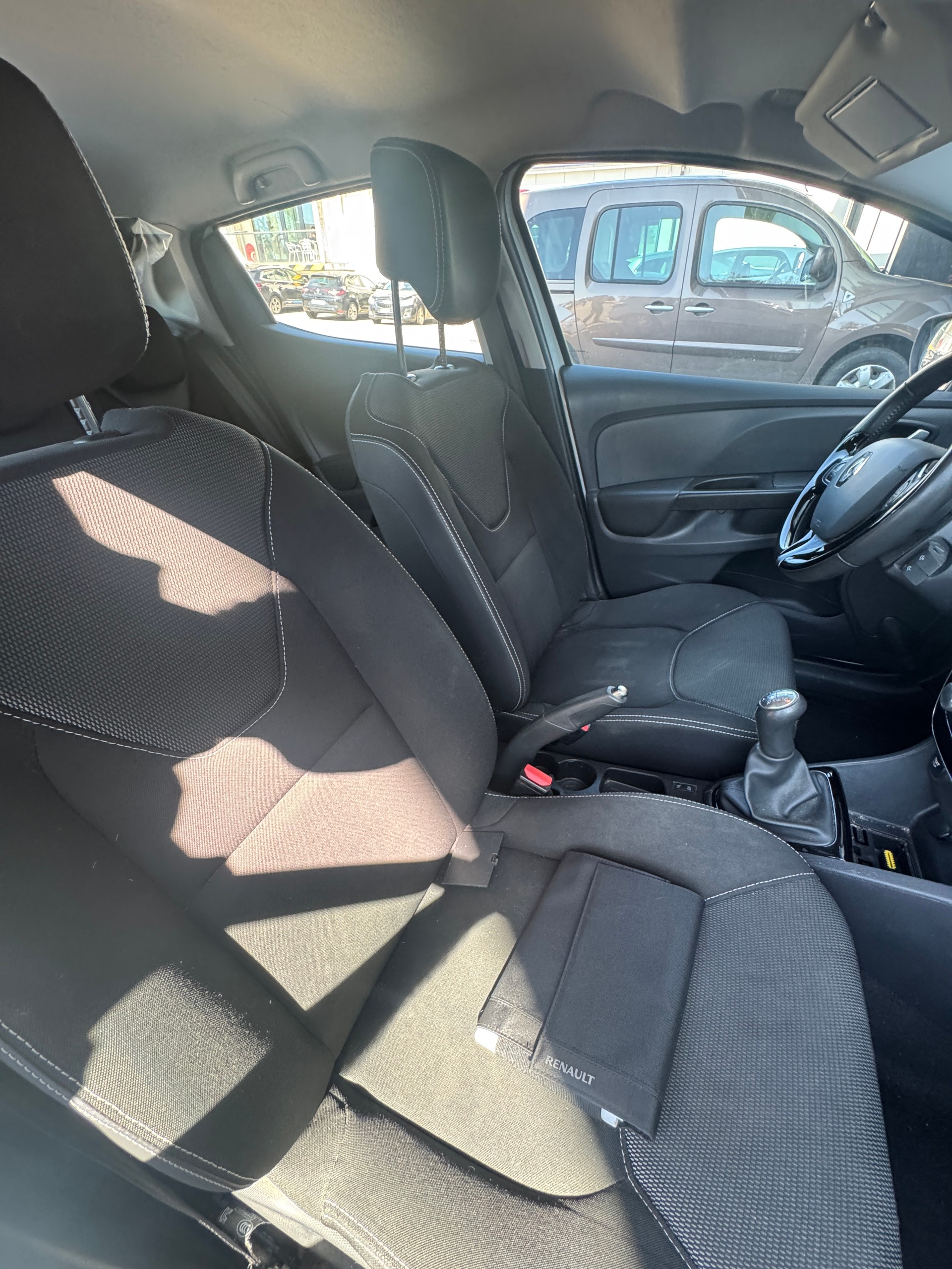 RENAULT Clio 0.9 12V Swiss Edition-image-6