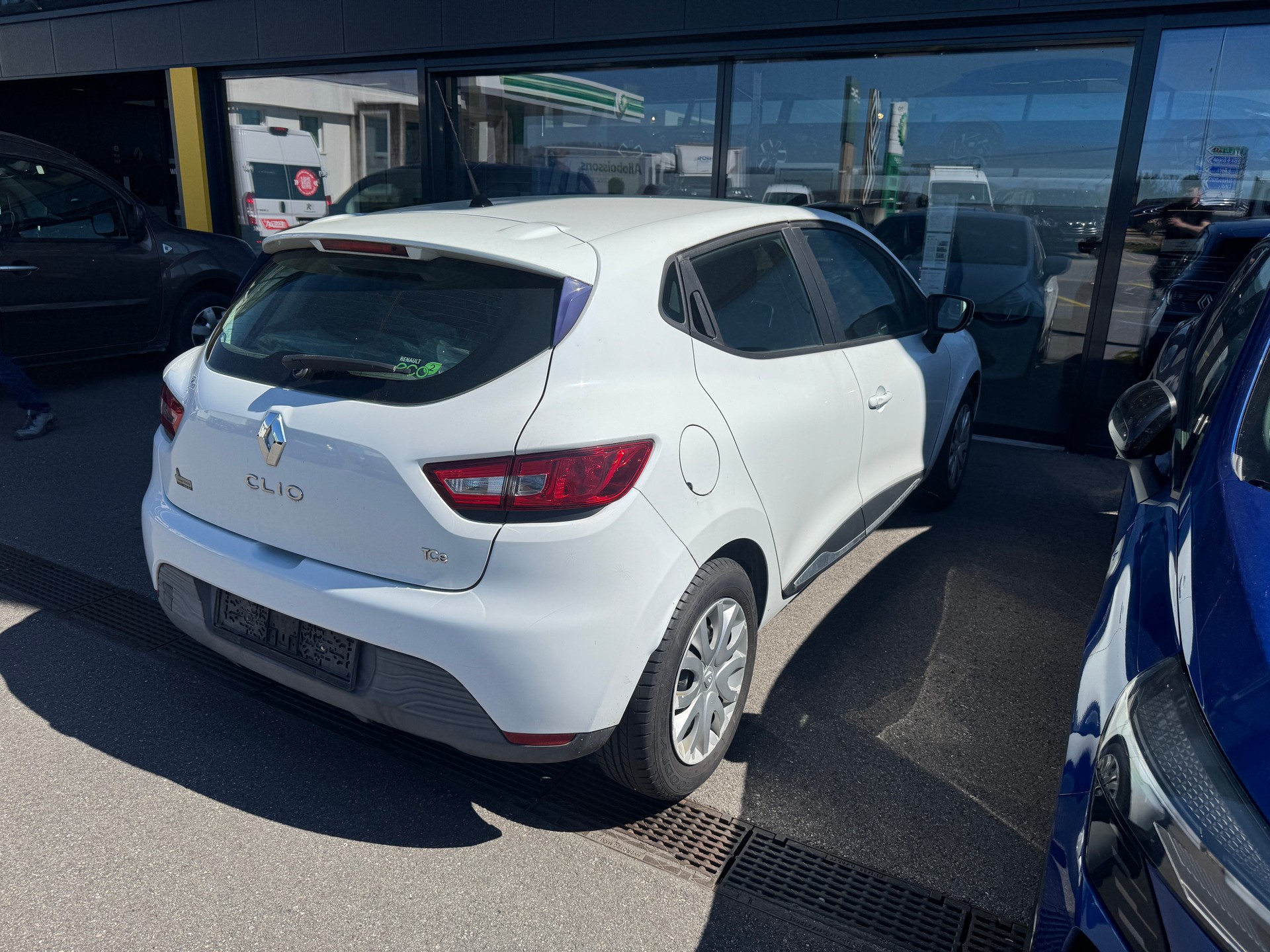 RENAULT Clio 0.9 12V Swiss Edition-showroom-element-2
