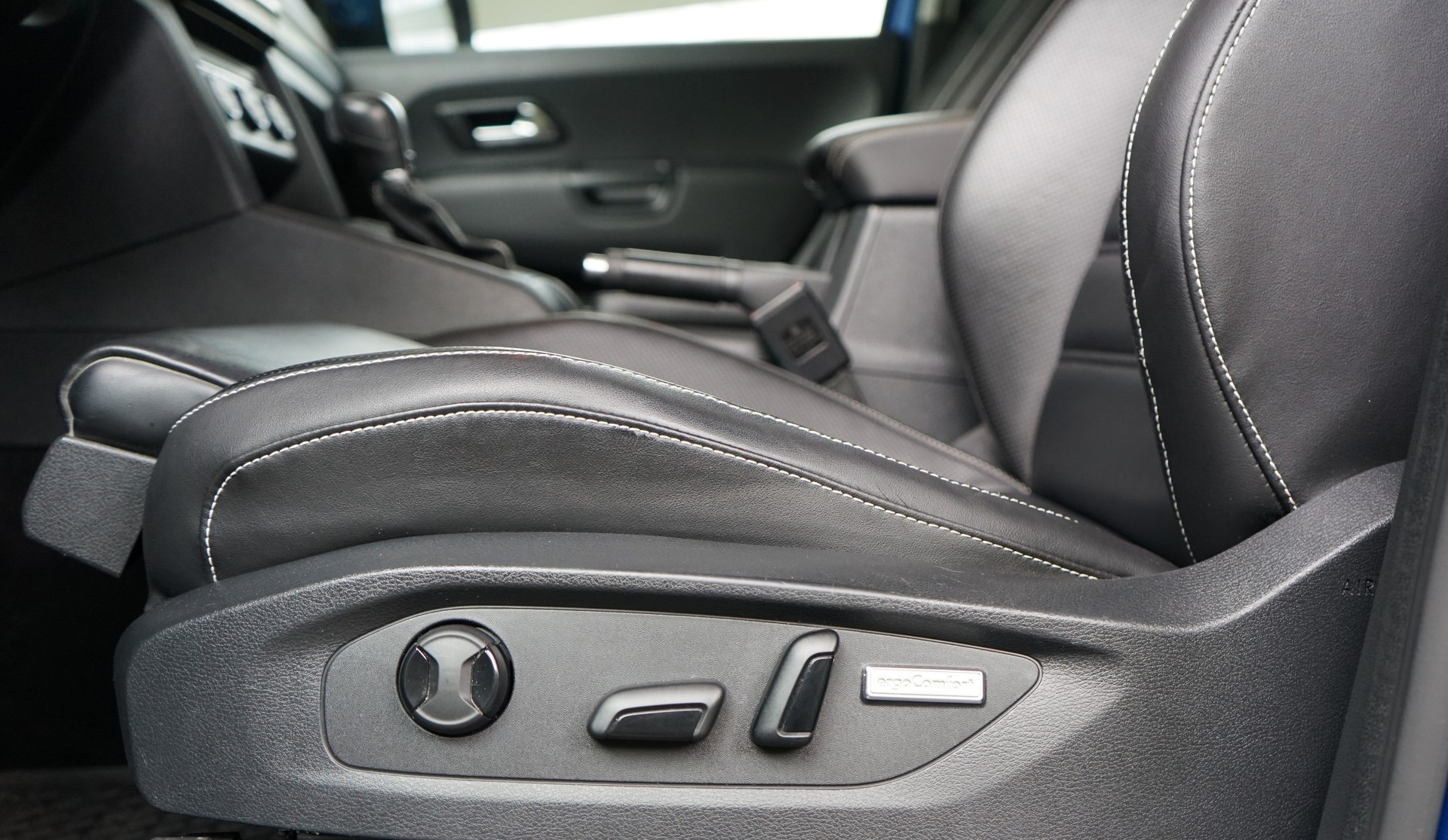 VW Amarok 3.0TDI Aventura 4Motion Automatic-image-14