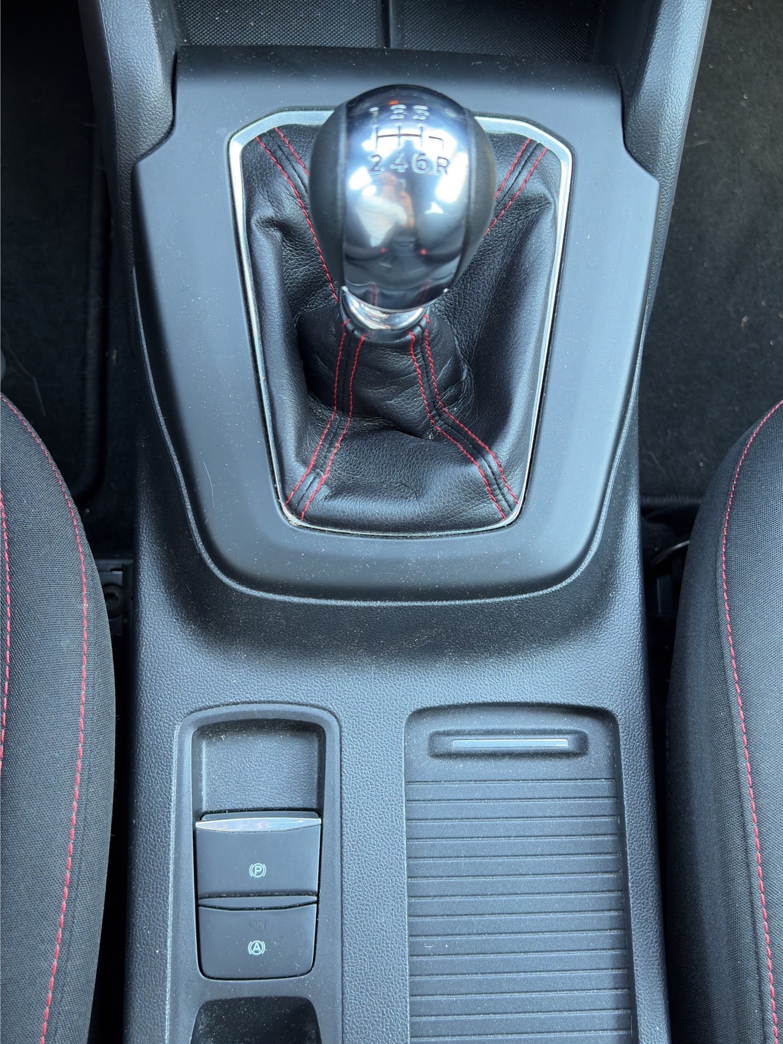 FORD Focus 1.0 MHEV ST-Line-image-21