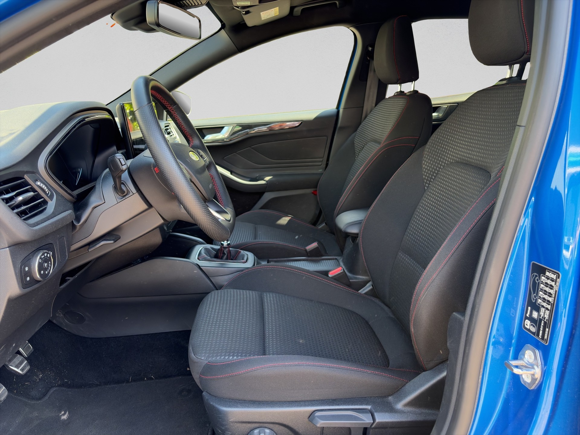 FORD Focus 1.0 MHEV ST-Line-image-10