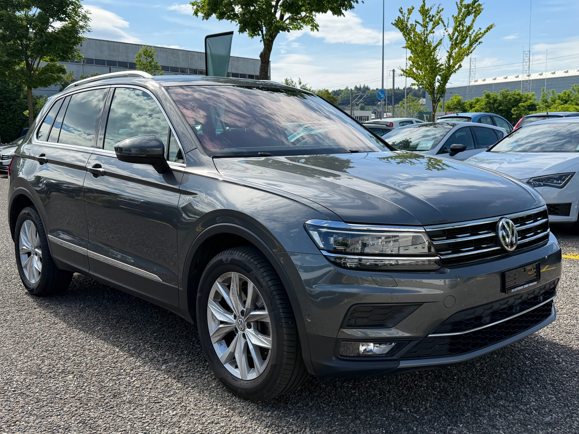 VW Tiguan 2.0TSI Highline 4Motion DSG-image-2