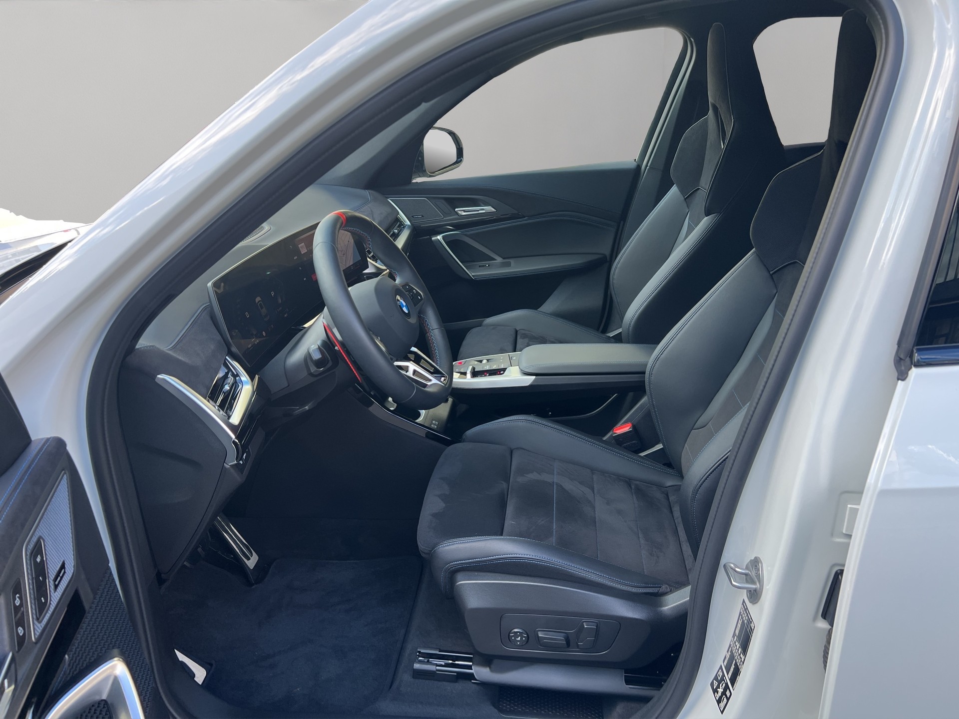 BMW X1 xDrive M35i-image-10