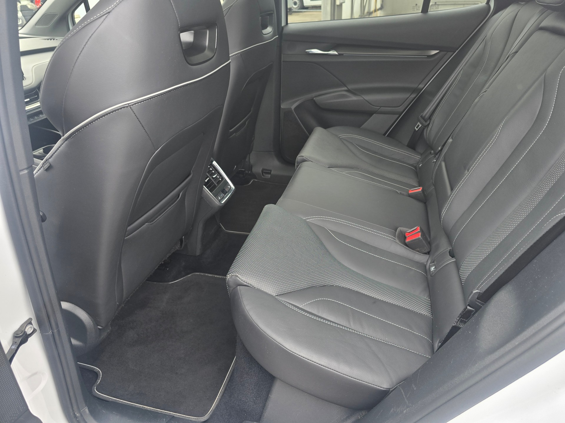 SKODA Enyaq Coupé RS iV 80 4x4-image-8