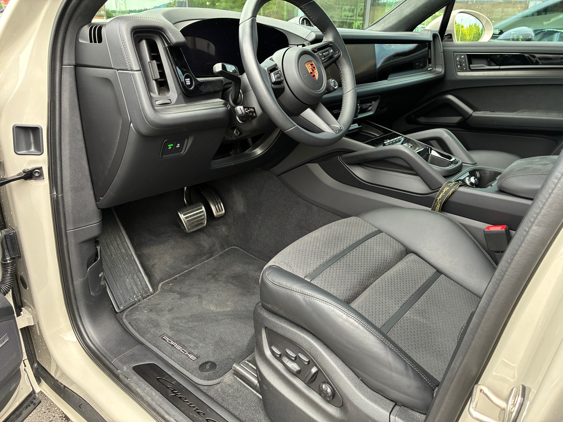 PORSCHE 4.0 V8 GTS-image-5