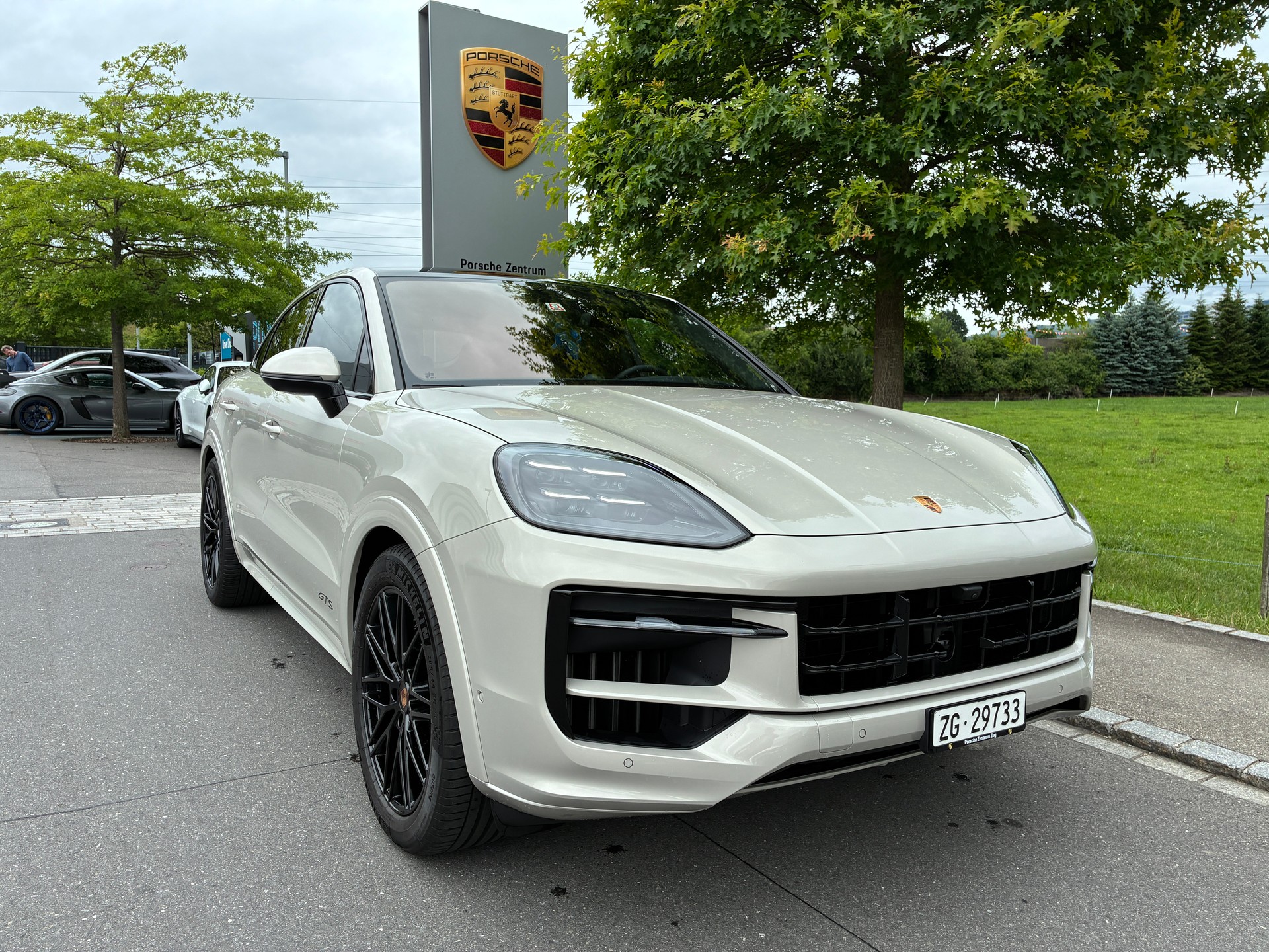 PORSCHE 4.0 V8 GTS-image-1