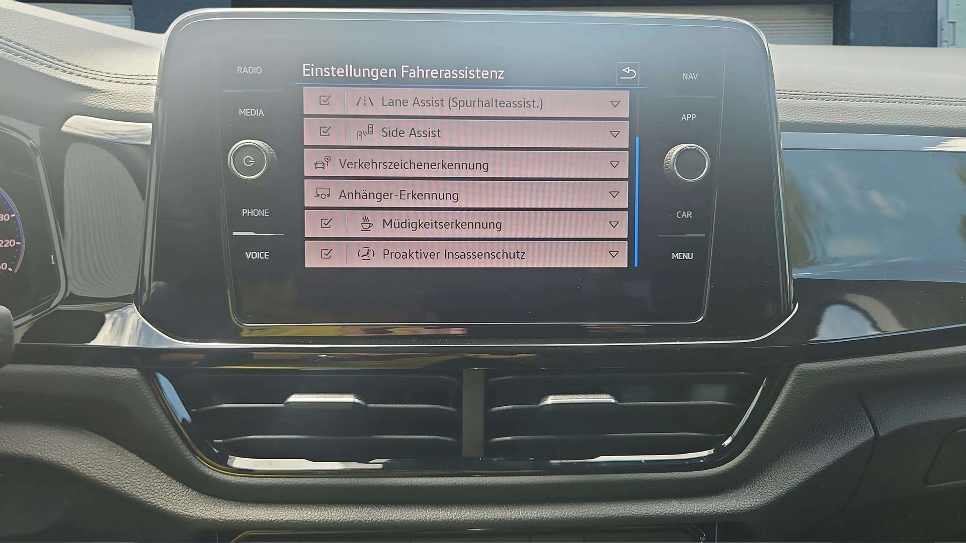 VW T-Roc 2.0 TSI R-Line DSG 4Motion Black Style mit AHK & Rückfahrkamera-image-22