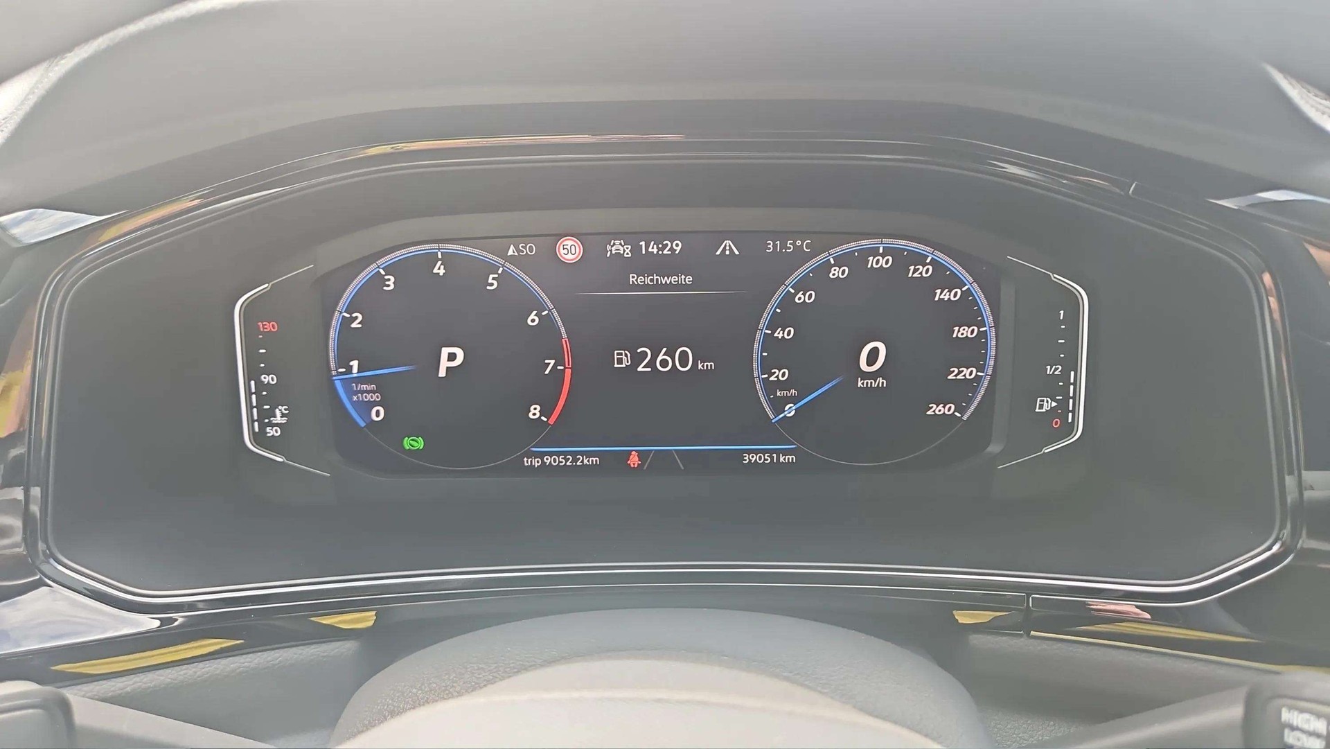 VW T-Roc 2.0 TSI R-Line DSG 4Motion Black Style mit AHK & Rückfahrkamera-image-15