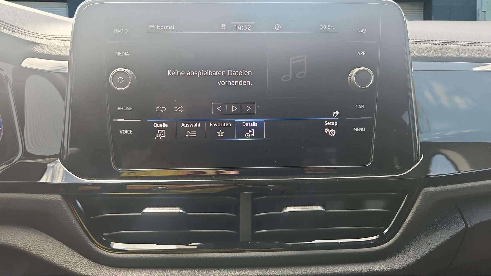 VW T-Roc 2.0 TSI R-Line DSG 4Motion Black Style mit AHK & Rückfahrkamera-image-21