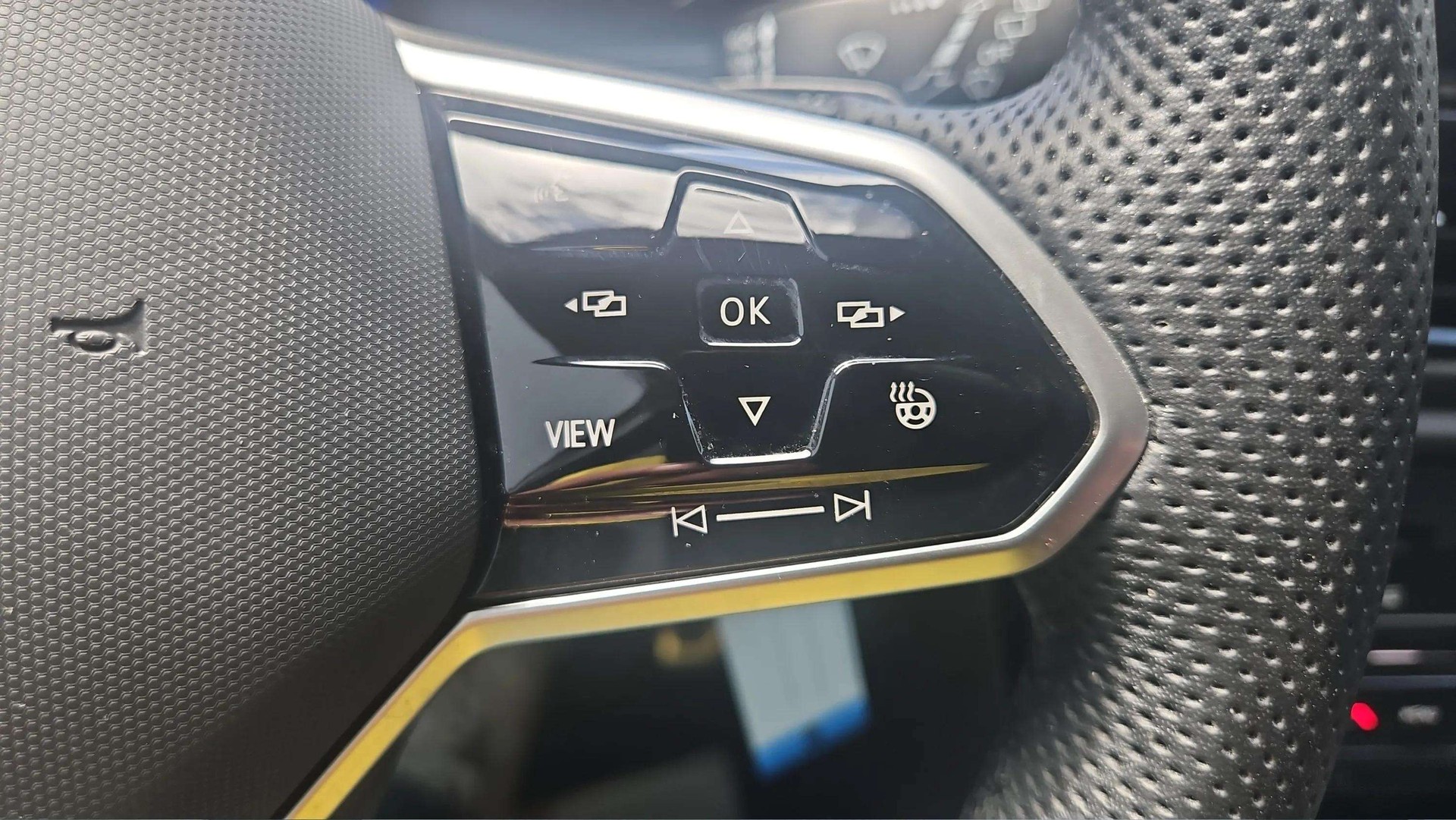 VW T-Roc 2.0 TSI R-Line DSG 4Motion Black Style mit AHK & Rückfahrkamera-image-25