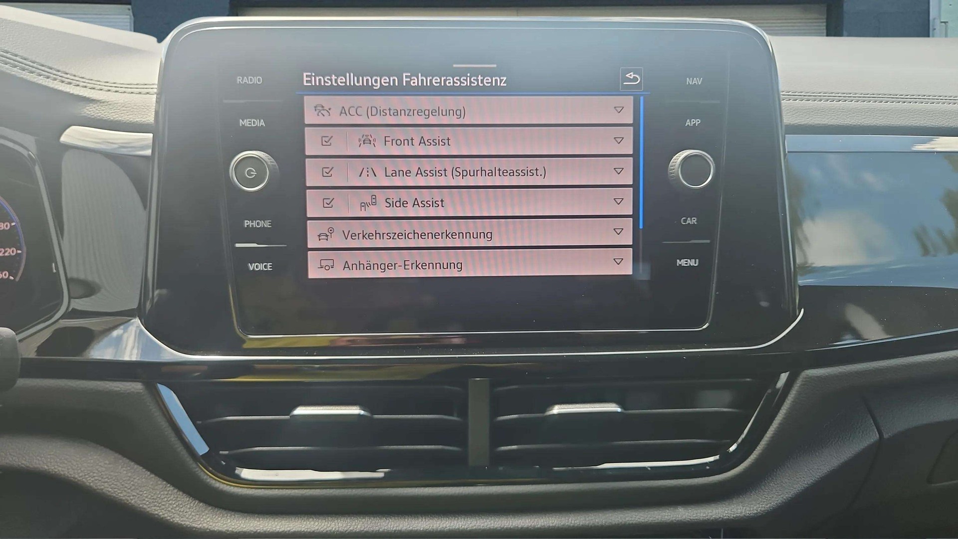 VW T-Roc 2.0 TSI R-Line DSG 4Motion Black Style mit AHK & Rückfahrkamera-image-20