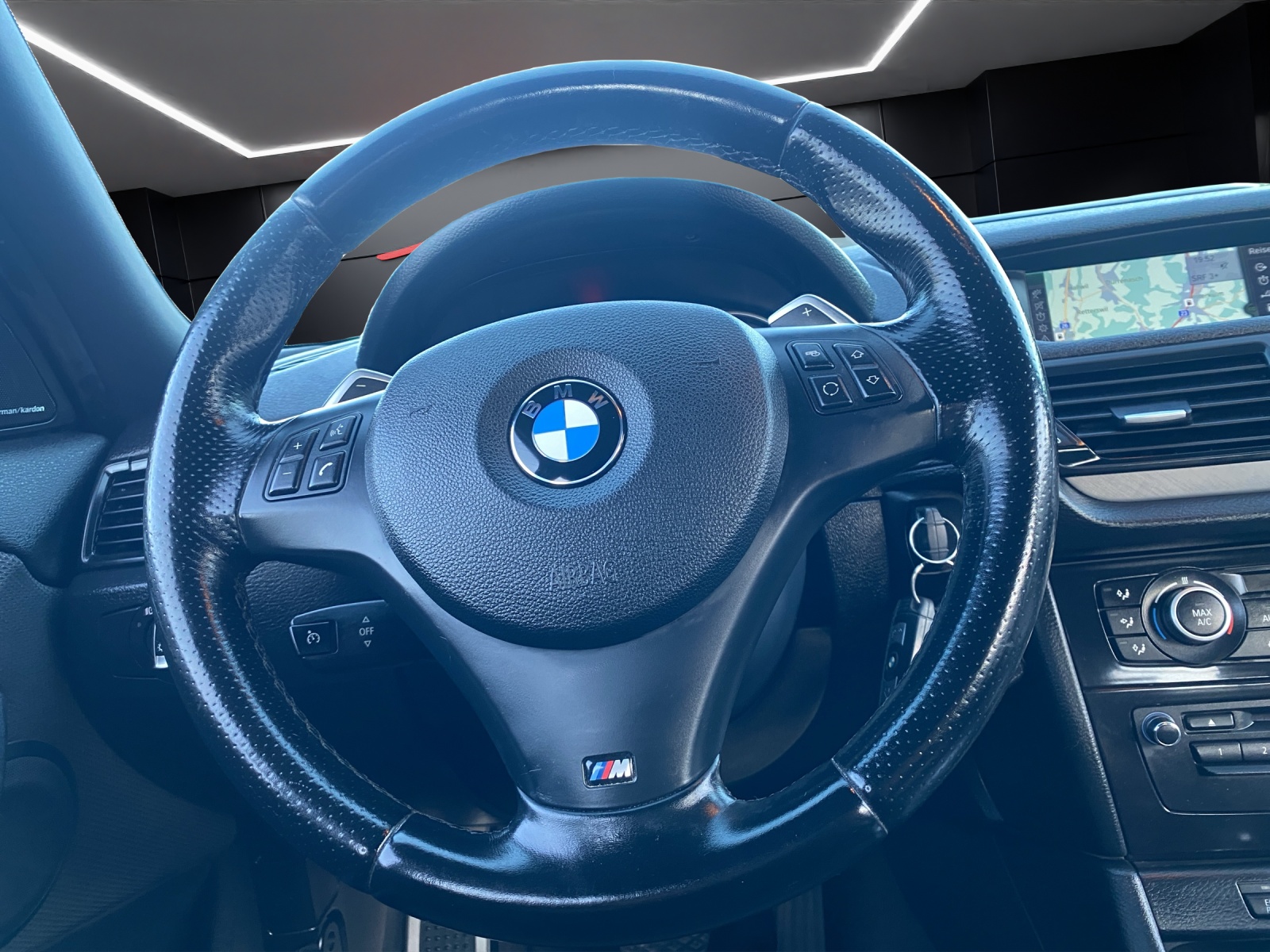 BMW X1 xDrive 25d 2.0-Diesel 218-PS Allrad (4x4) Automat *M-Paket* Vollausstattung-image-16