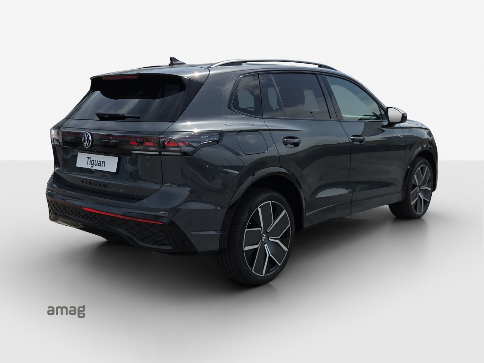 VW Tiguan 2.0 TSI DSG R-Line 4Motion-image-4