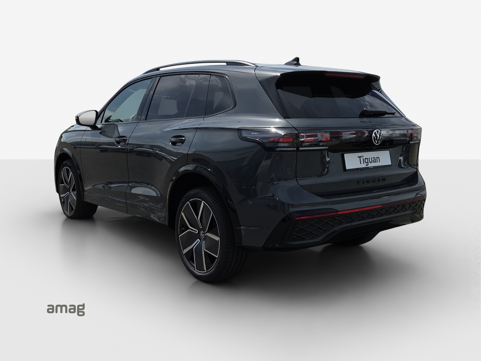 VW Tiguan 2.0 TSI DSG R-Line 4Motion-image-2