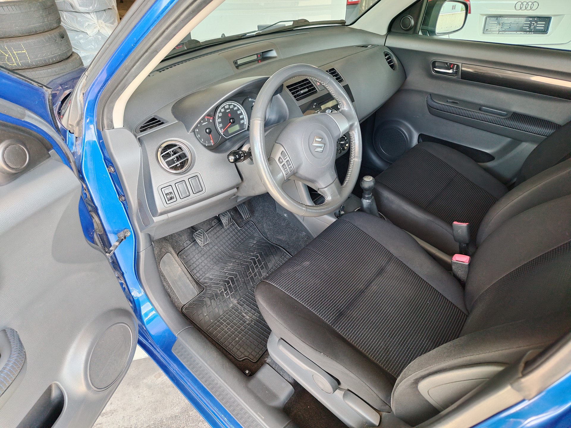 SUZUKI Swift 1.3i 16V GL 4x4-image-7