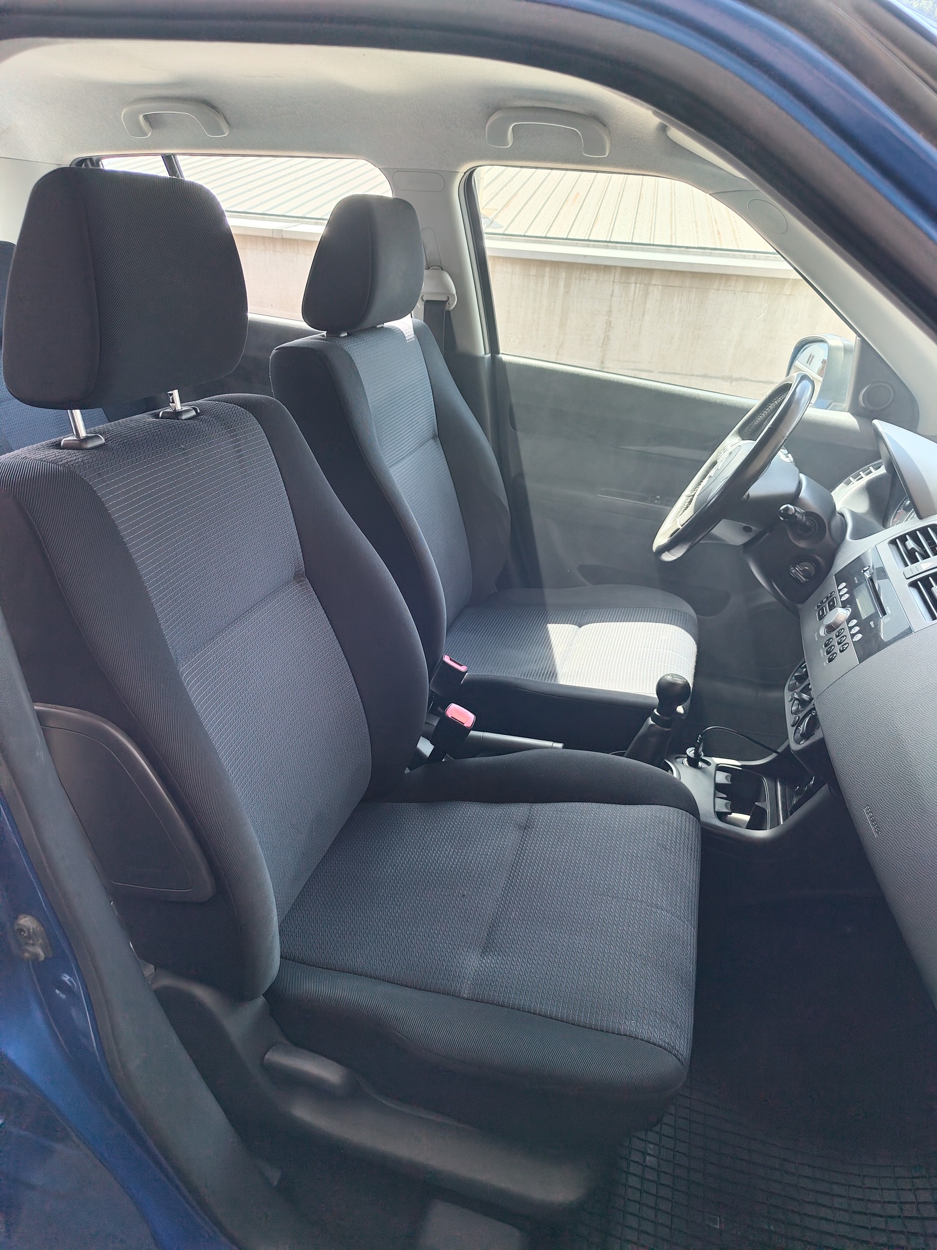 SUZUKI Swift 1.3i 16V GL 4x4-image-8