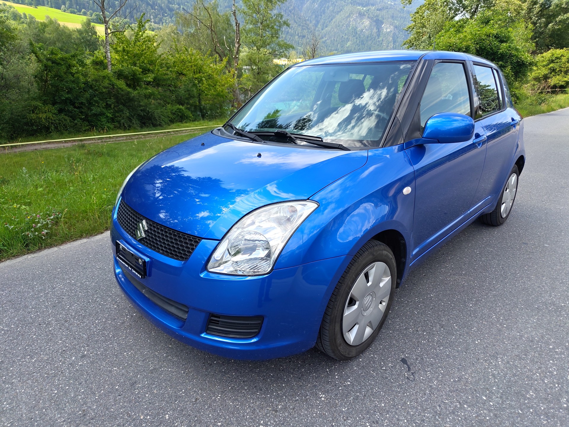 SUZUKI Swift 1.3i 16V GL 4x4-image-2