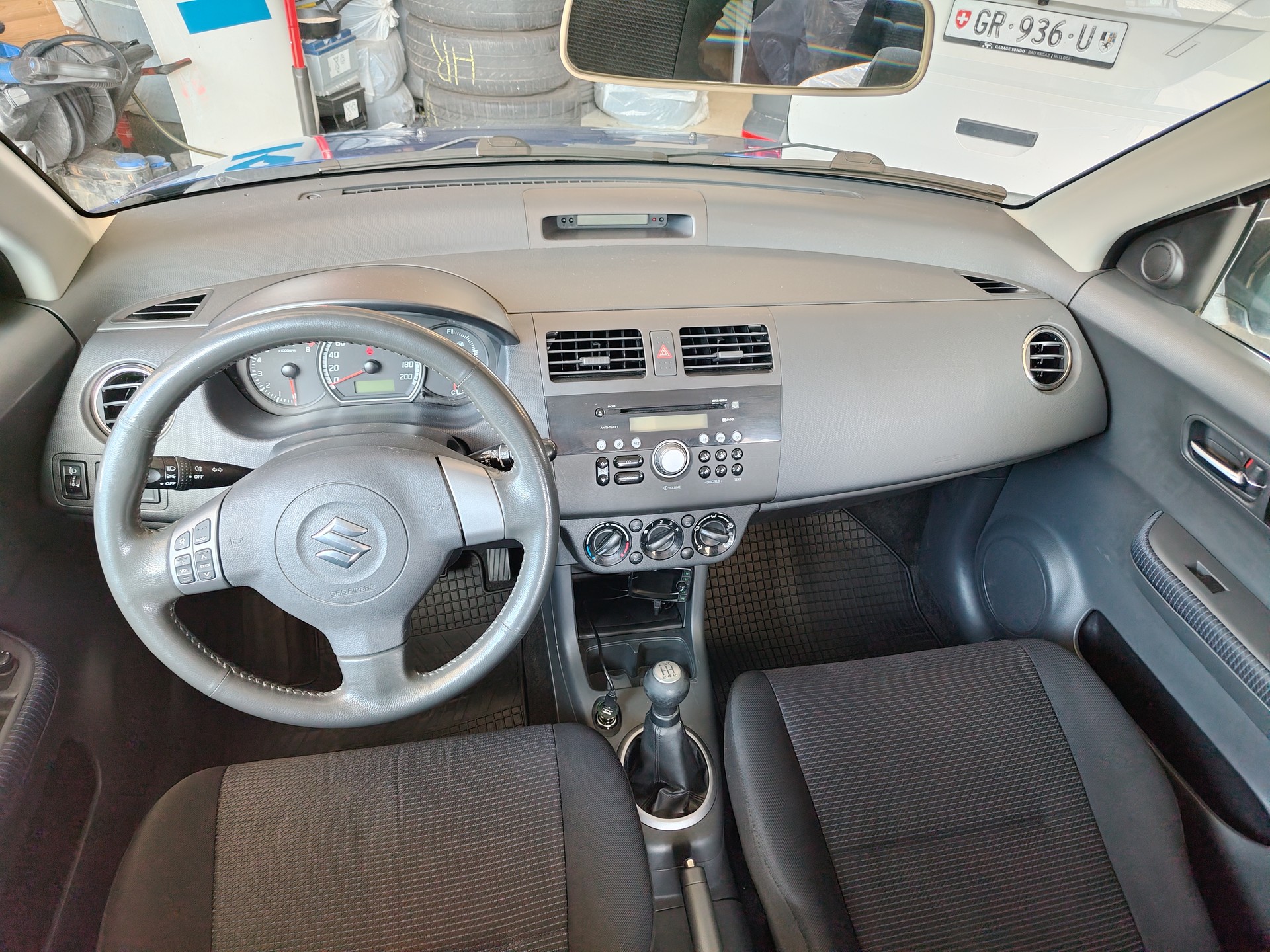 SUZUKI Swift 1.3i 16V GL 4x4-image-6