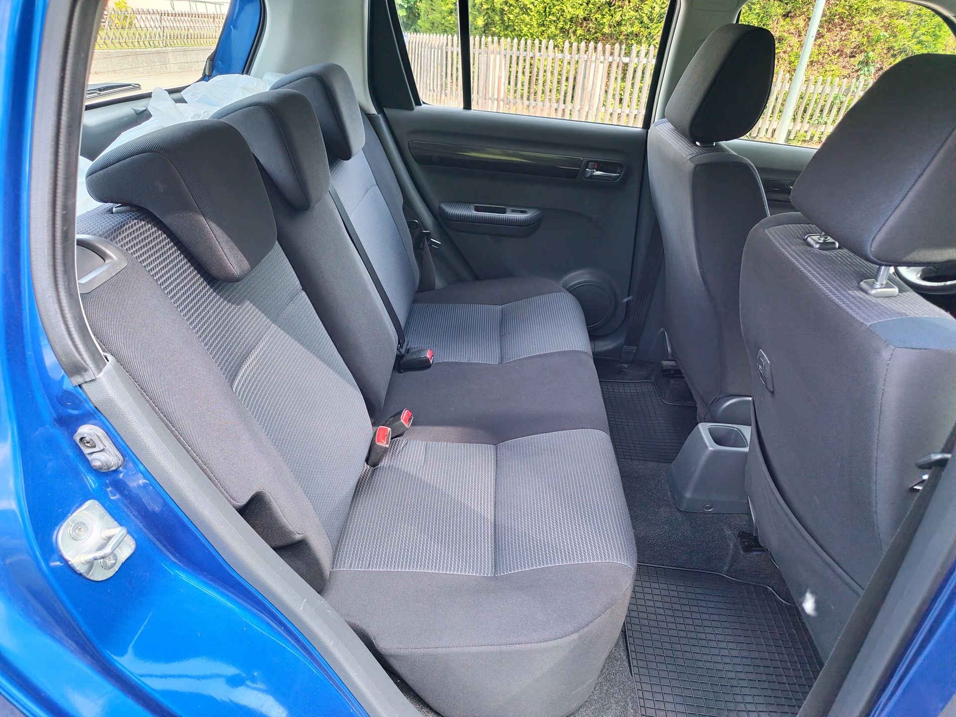 SUZUKI Swift 1.3i 16V GL 4x4-image-9
