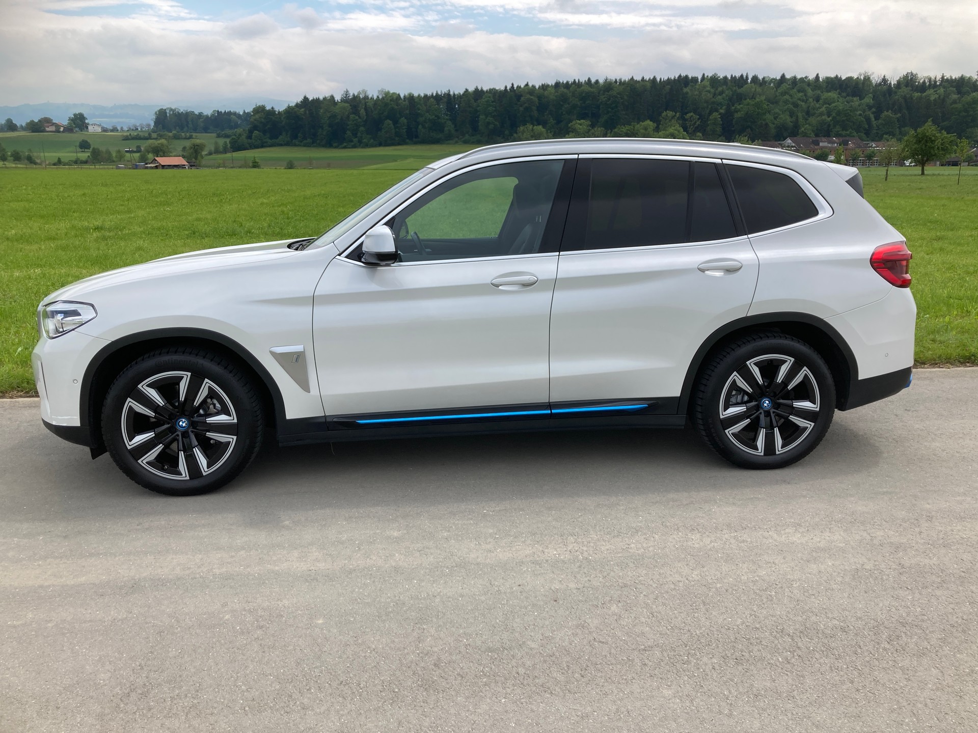 BMW iX3 Impressive-image-4