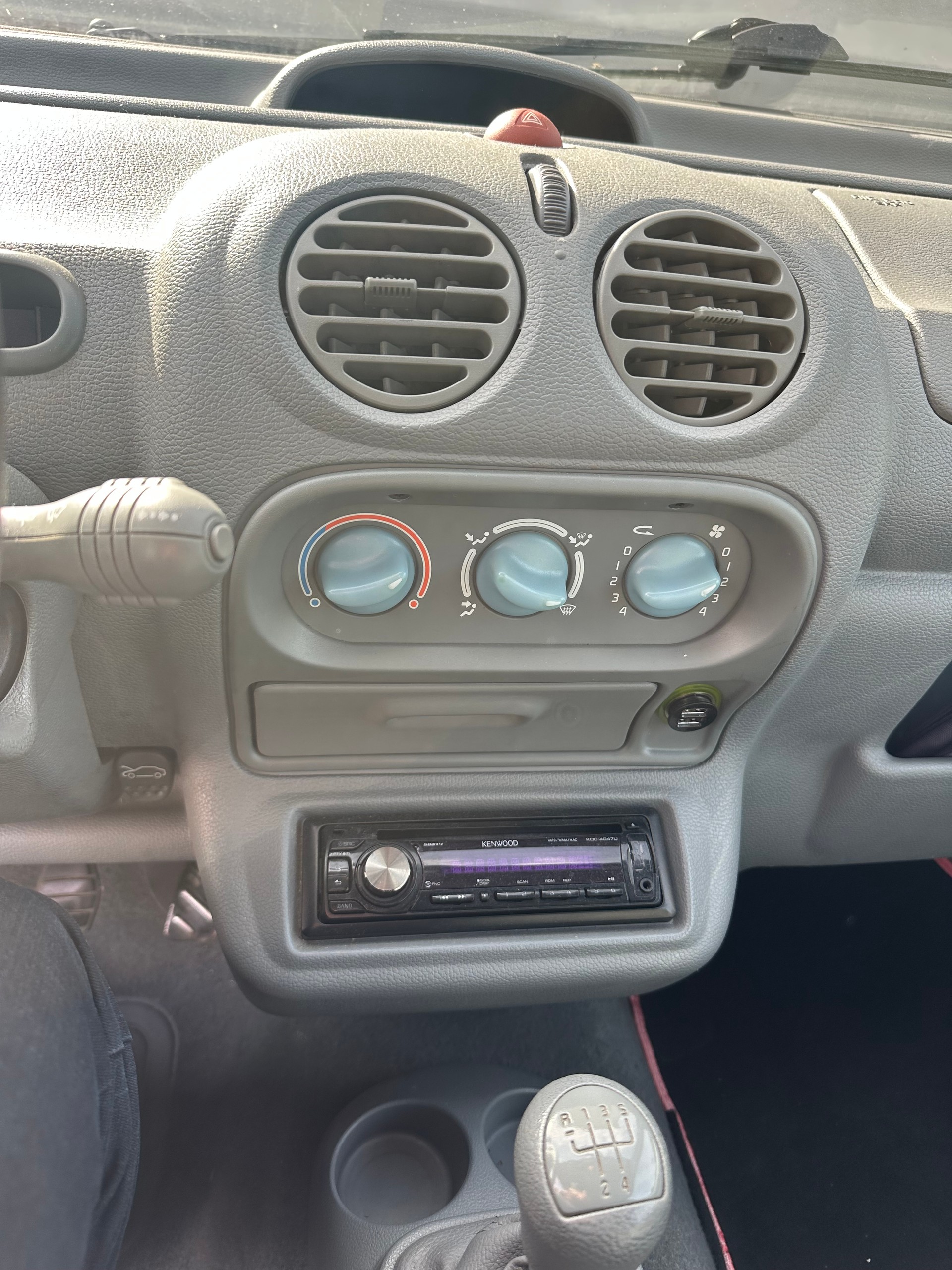 RENAULT TWINGO-image-4
