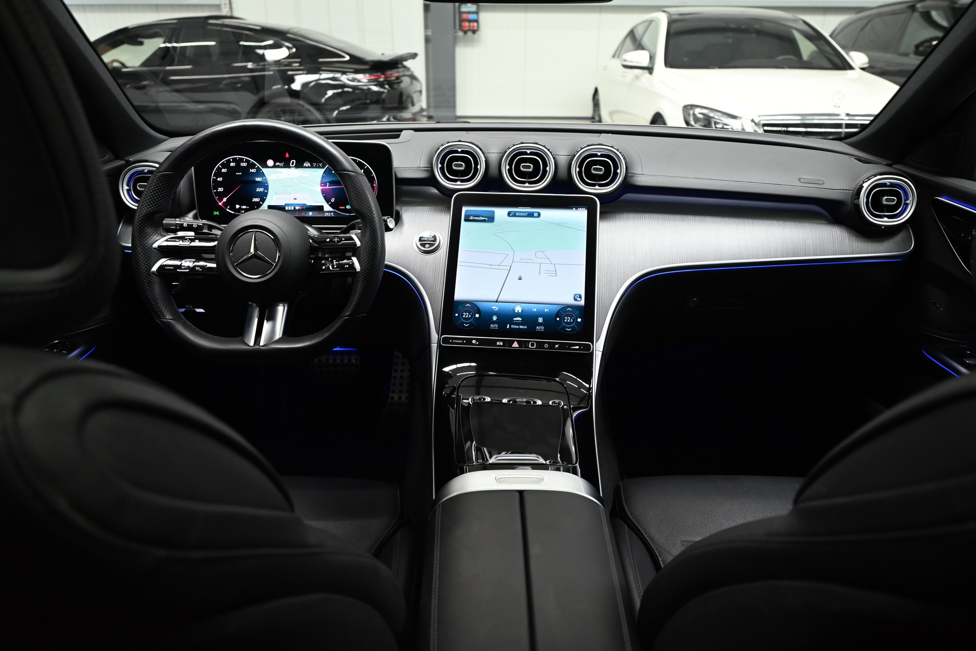 MERCEDES-BENZ C 300 d T AMG Line-image-11