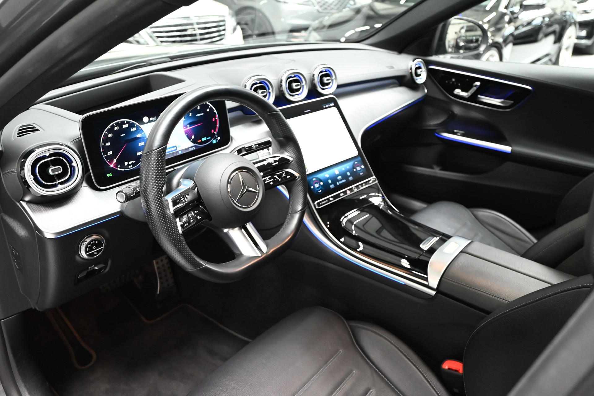 MERCEDES-BENZ C 300 d T AMG Line-image-17