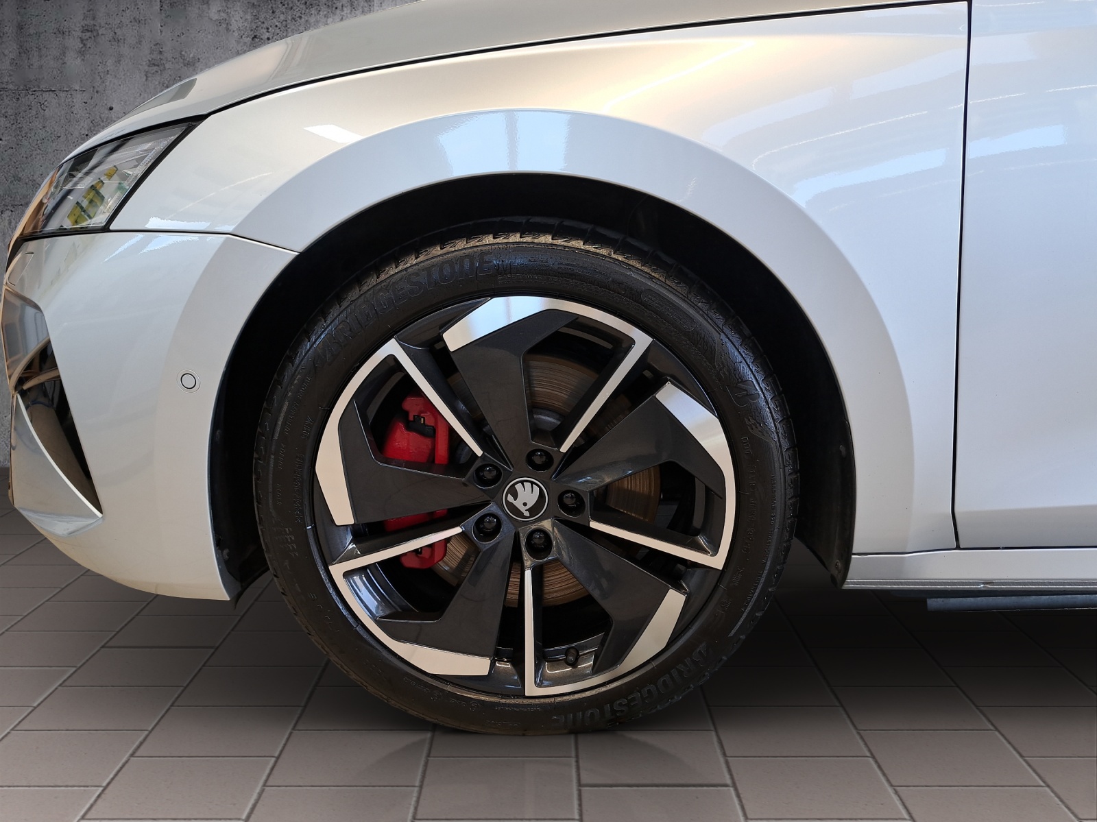 SKODA Octavia Combi 2.0 TSI RS DSG 265 PS-image-8