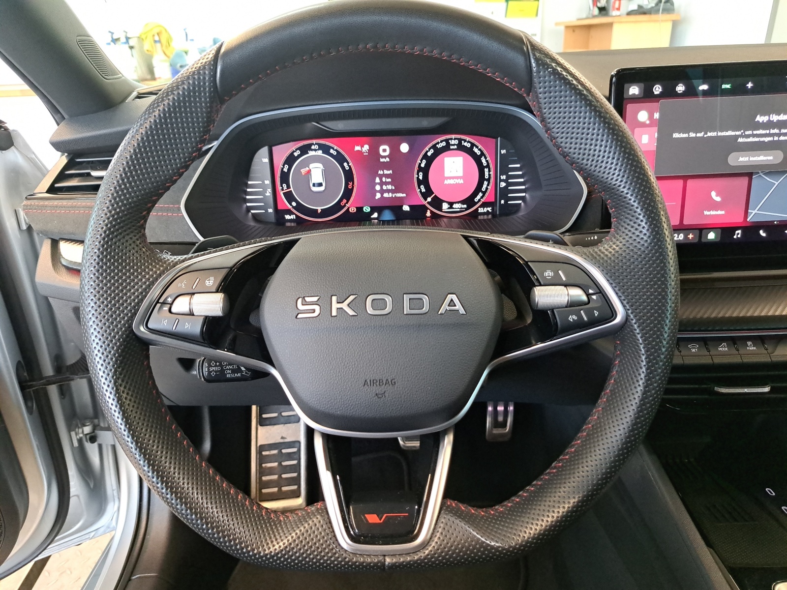 SKODA Octavia Combi 2.0 TSI RS DSG 265 PS-image-17