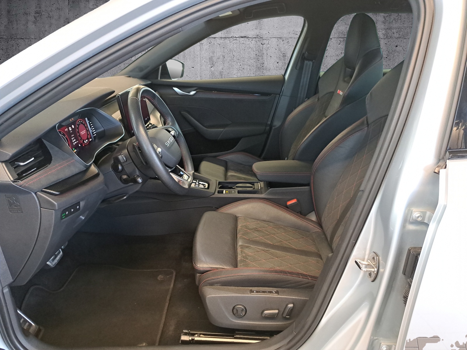 SKODA Octavia Combi 2.0 TSI RS DSG 265 PS-image-9