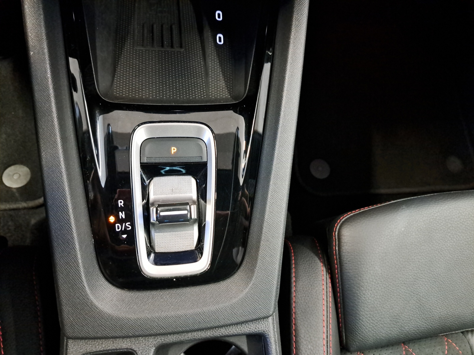 SKODA Octavia Combi 2.0 TSI RS DSG 265 PS-image-12