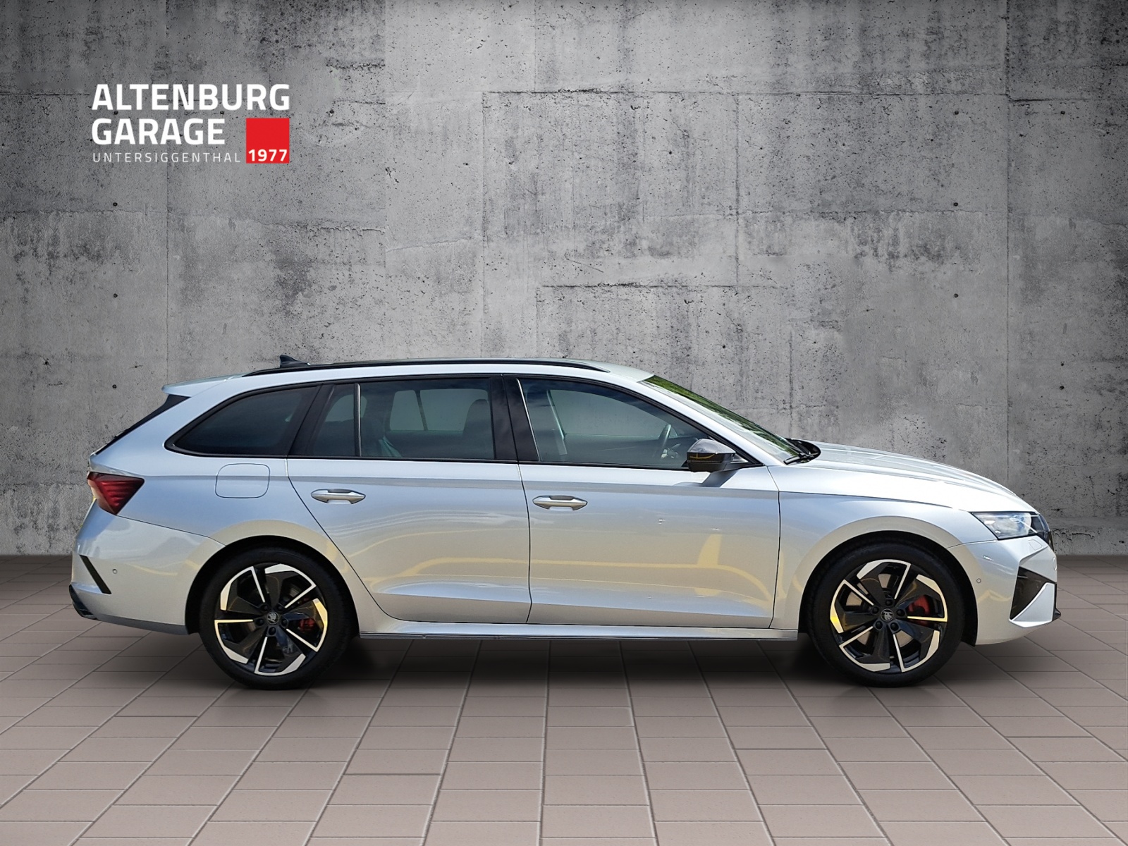 SKODA Octavia Combi 2.0 TSI RS DSG 265 PS-image-5