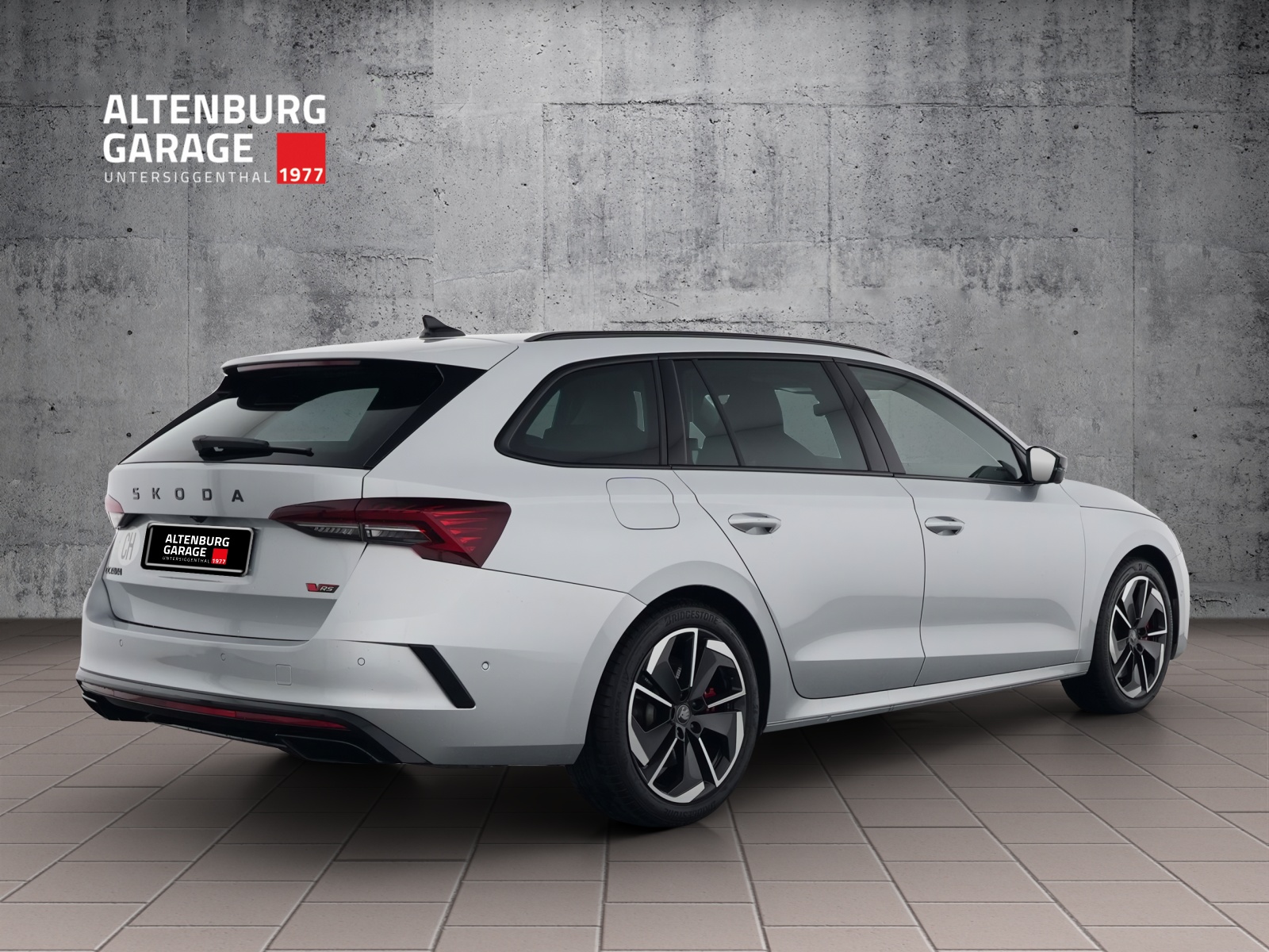SKODA Octavia Combi 2.0 TSI RS DSG 265 PS-image-3