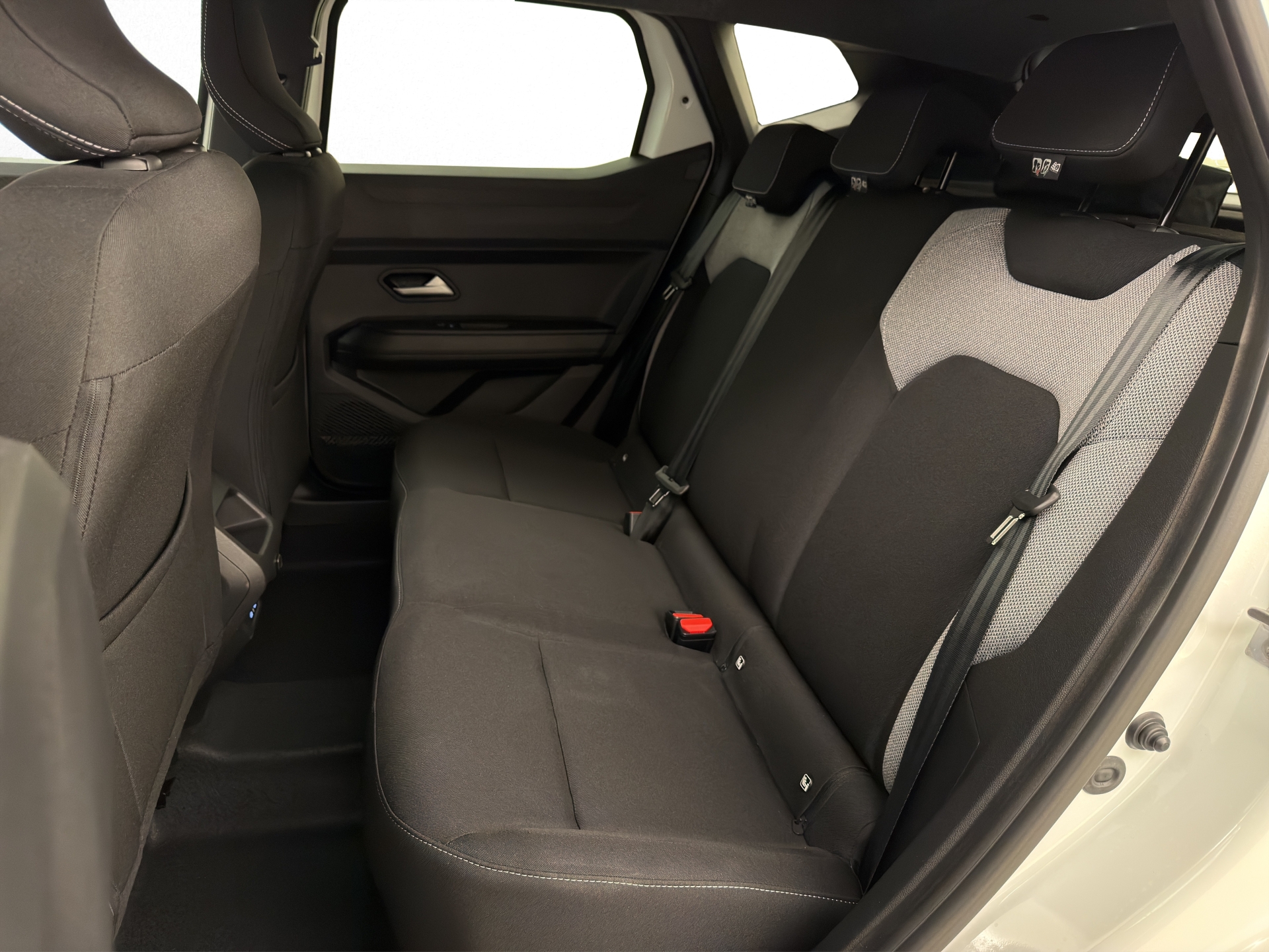 DACIA Duster 1.2 Hybrid Journey 4WD-image-12