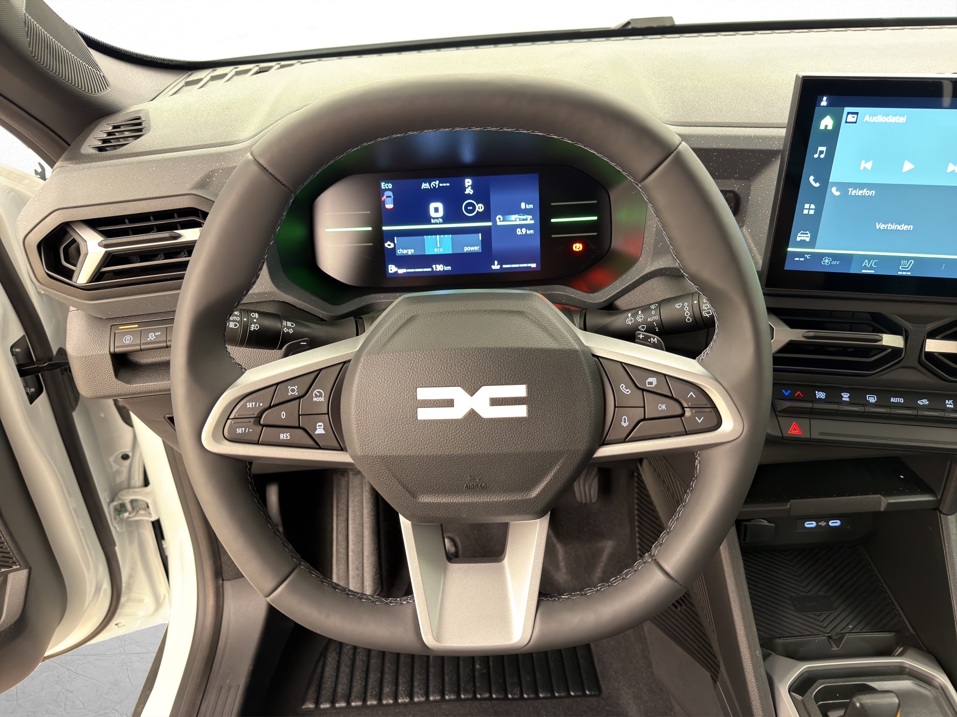 DACIA Duster 1.2 Hybrid Journey 4WD-image-8