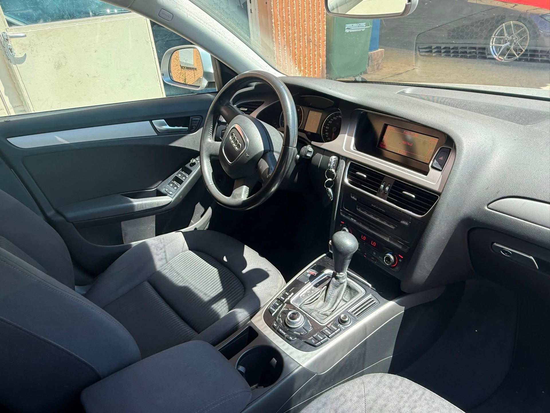 AUDI A4 Limousine 2.0 TFSI multitronic-image-8