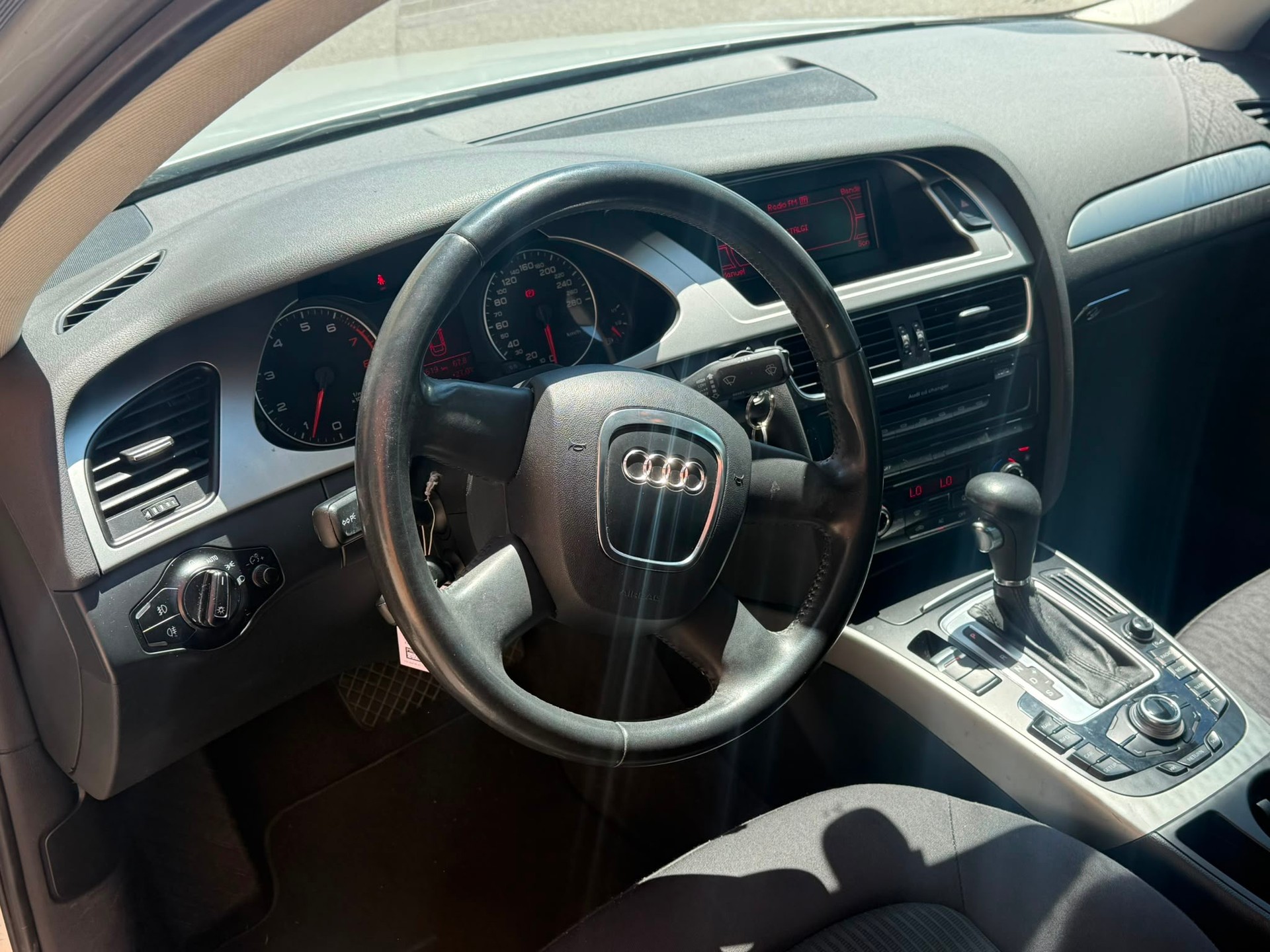AUDI A4 Limousine 2.0 TFSI multitronic-image-9