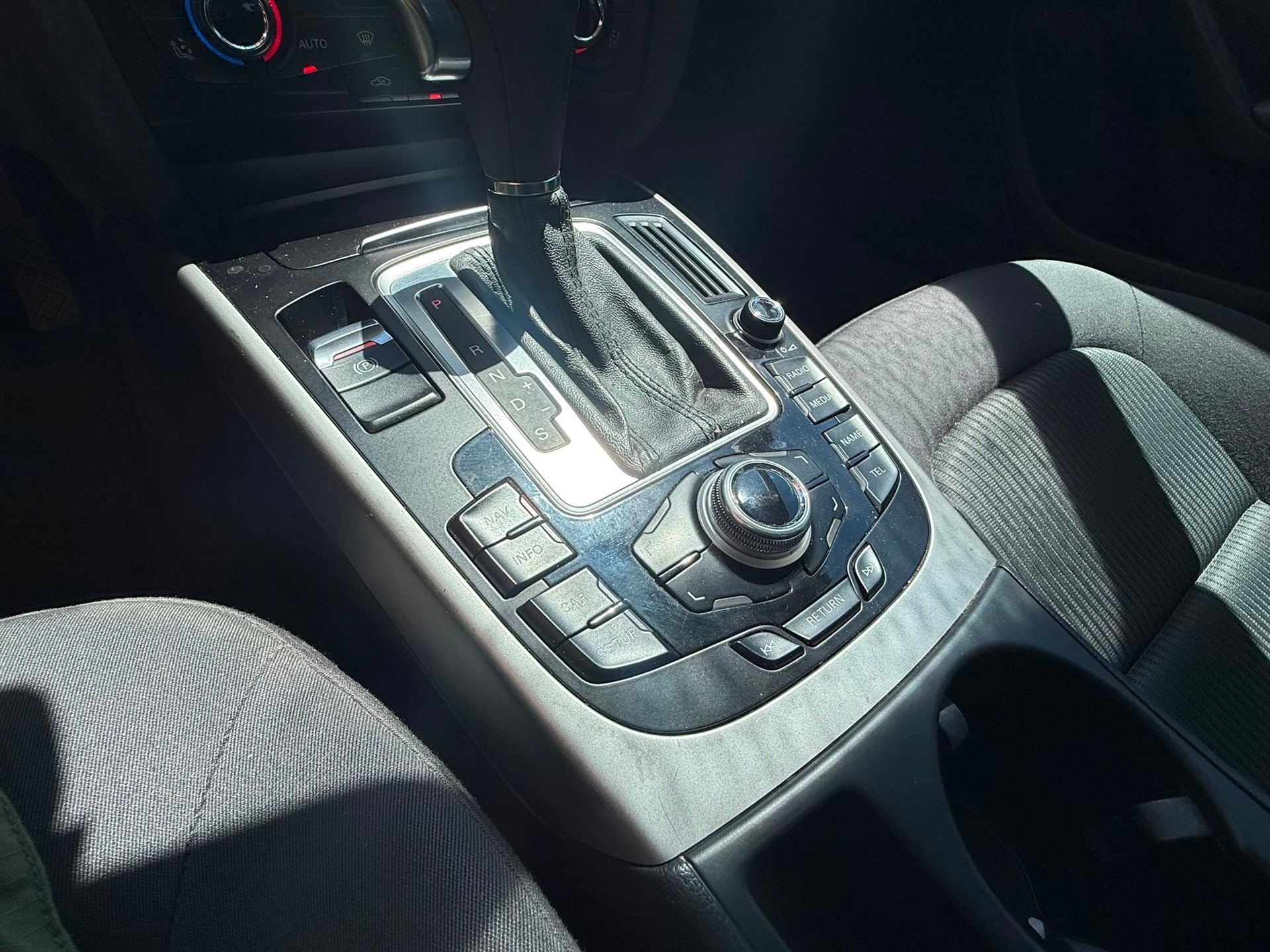 AUDI A4 Limousine 2.0 TFSI multitronic-image-10